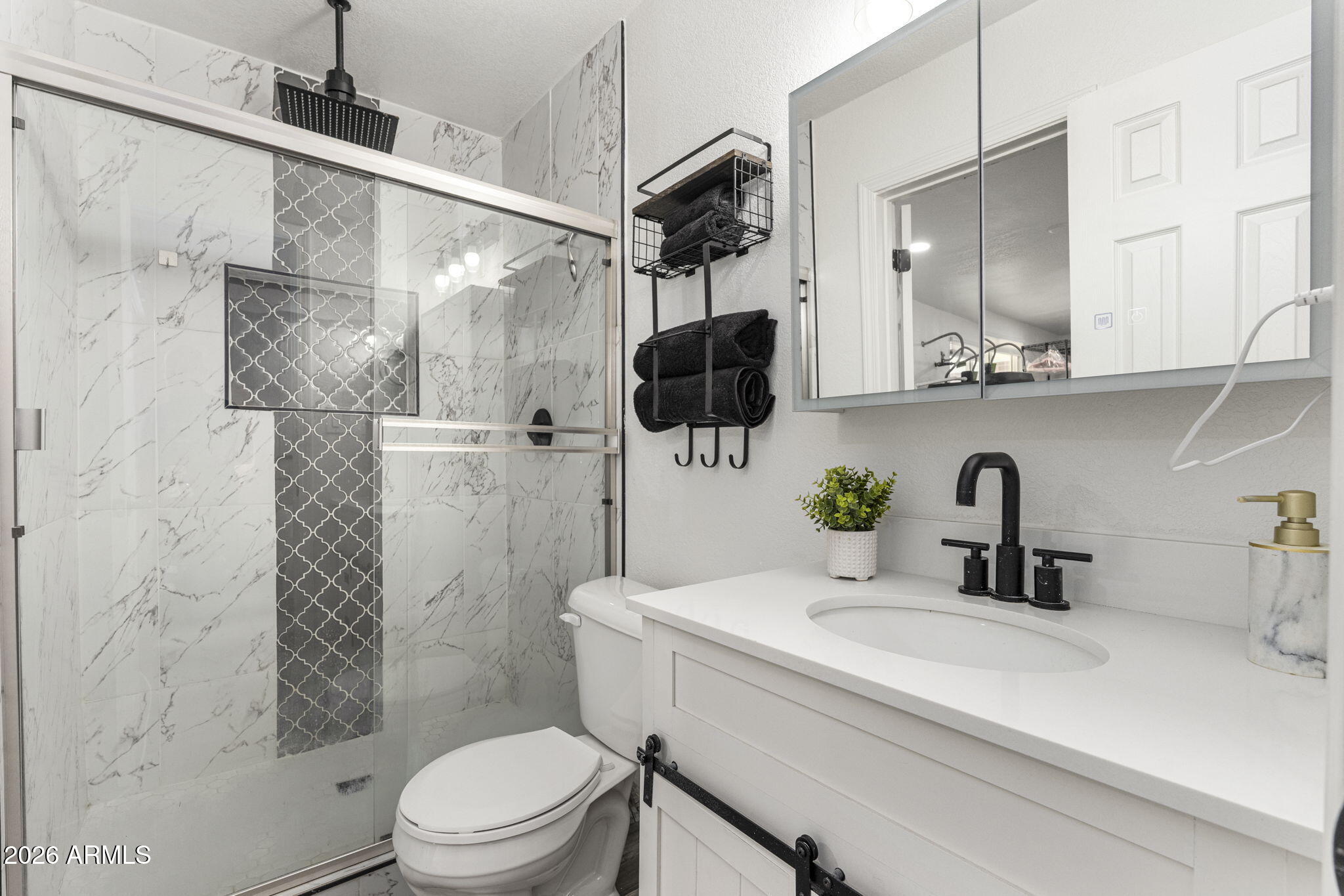 1512 W FAIRMONT Drive