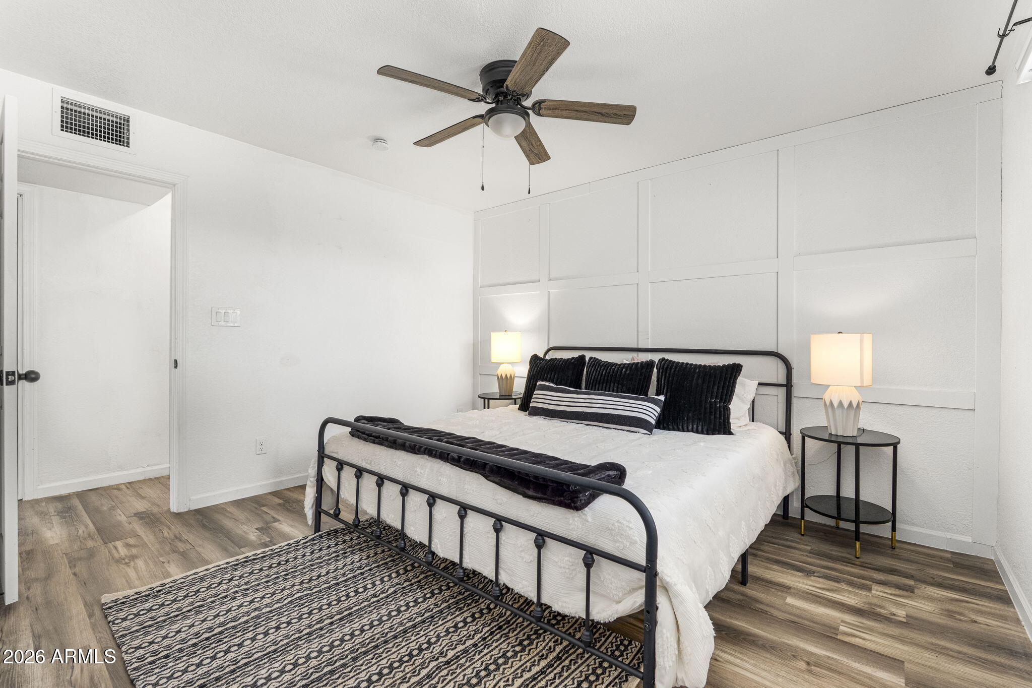 1512 W FAIRMONT Drive