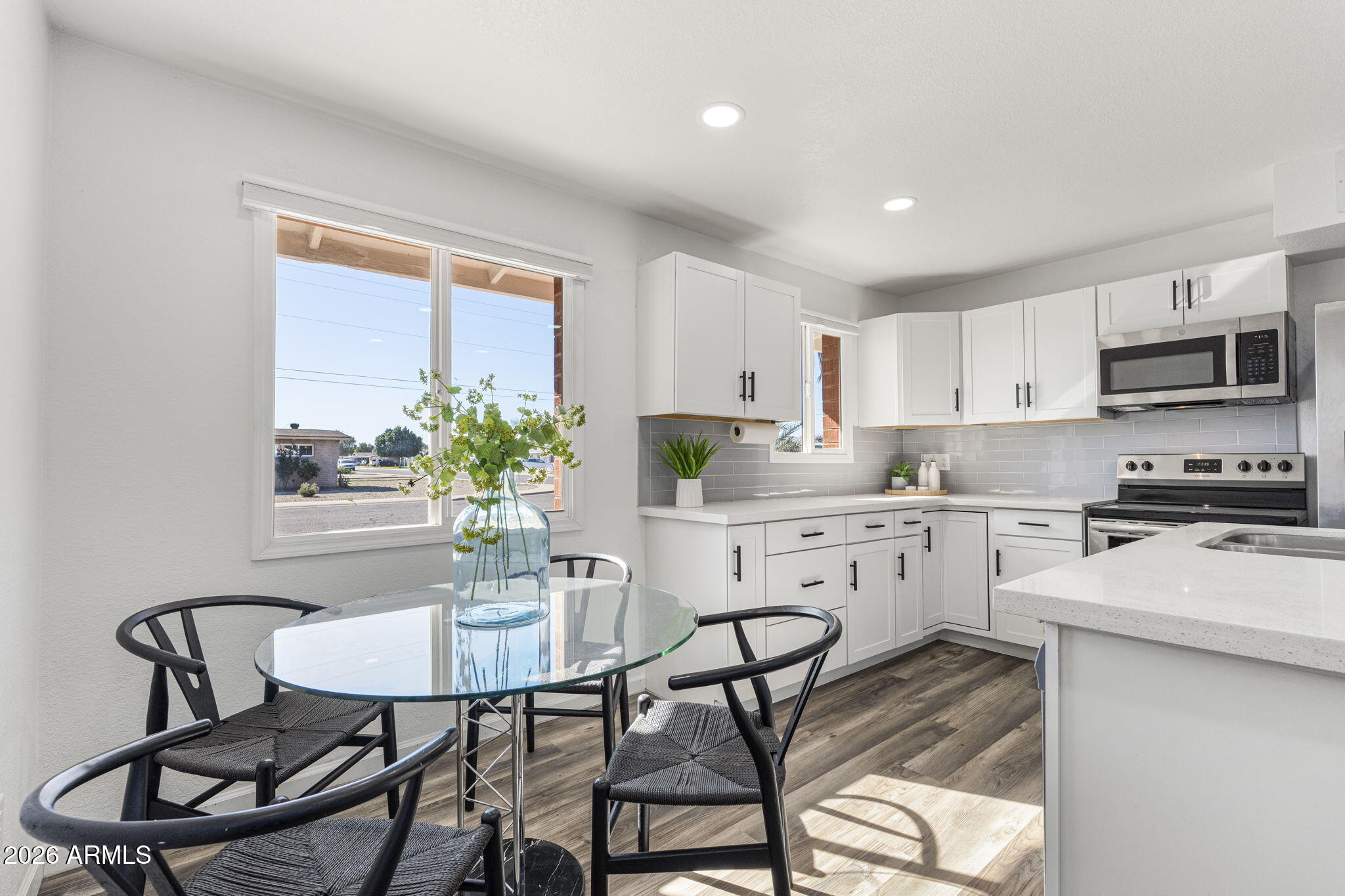 1512 W FAIRMONT Drive