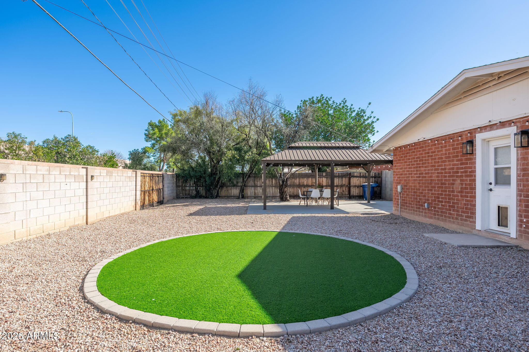 1512 W FAIRMONT Drive