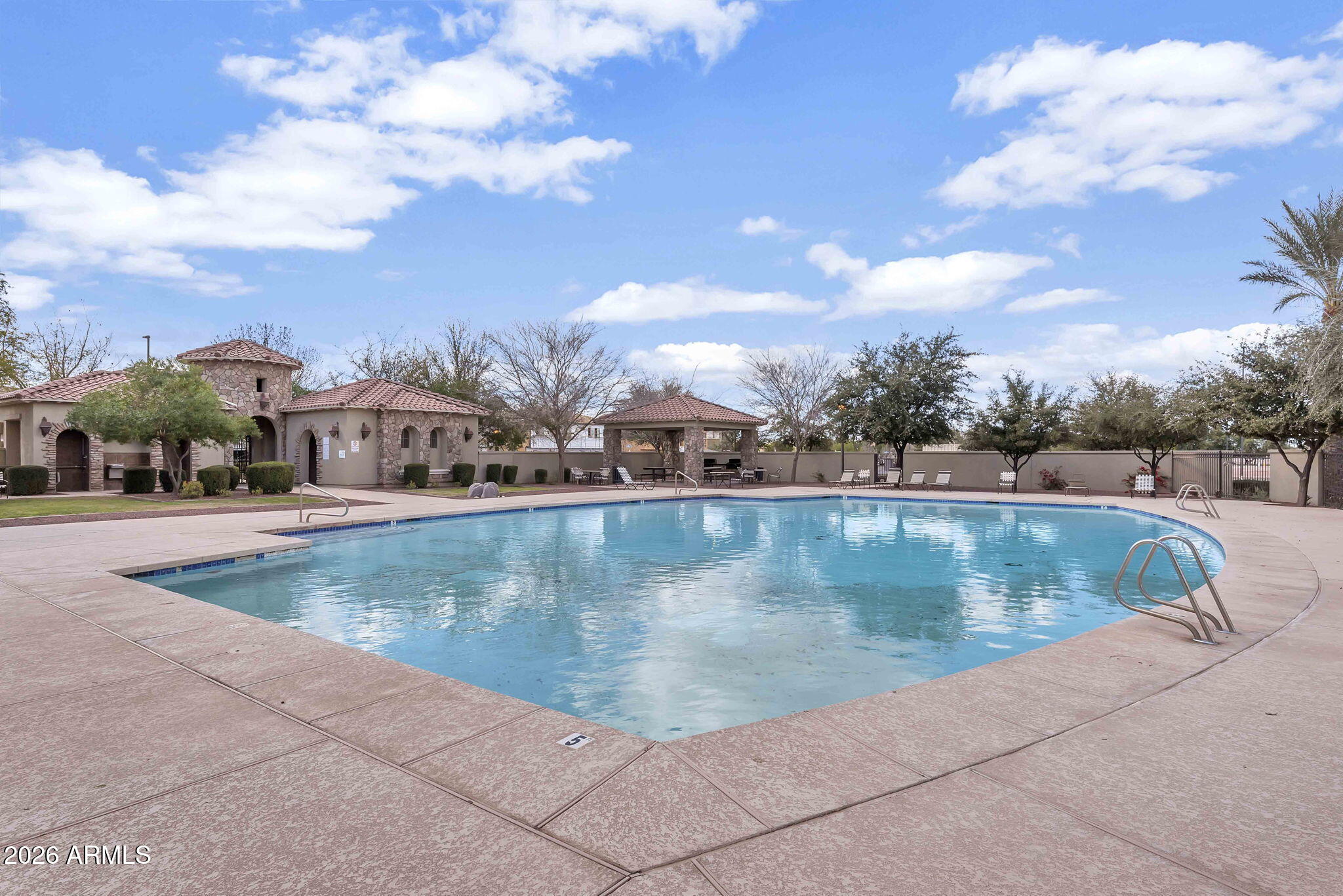 2760 S HARMONY Avenue