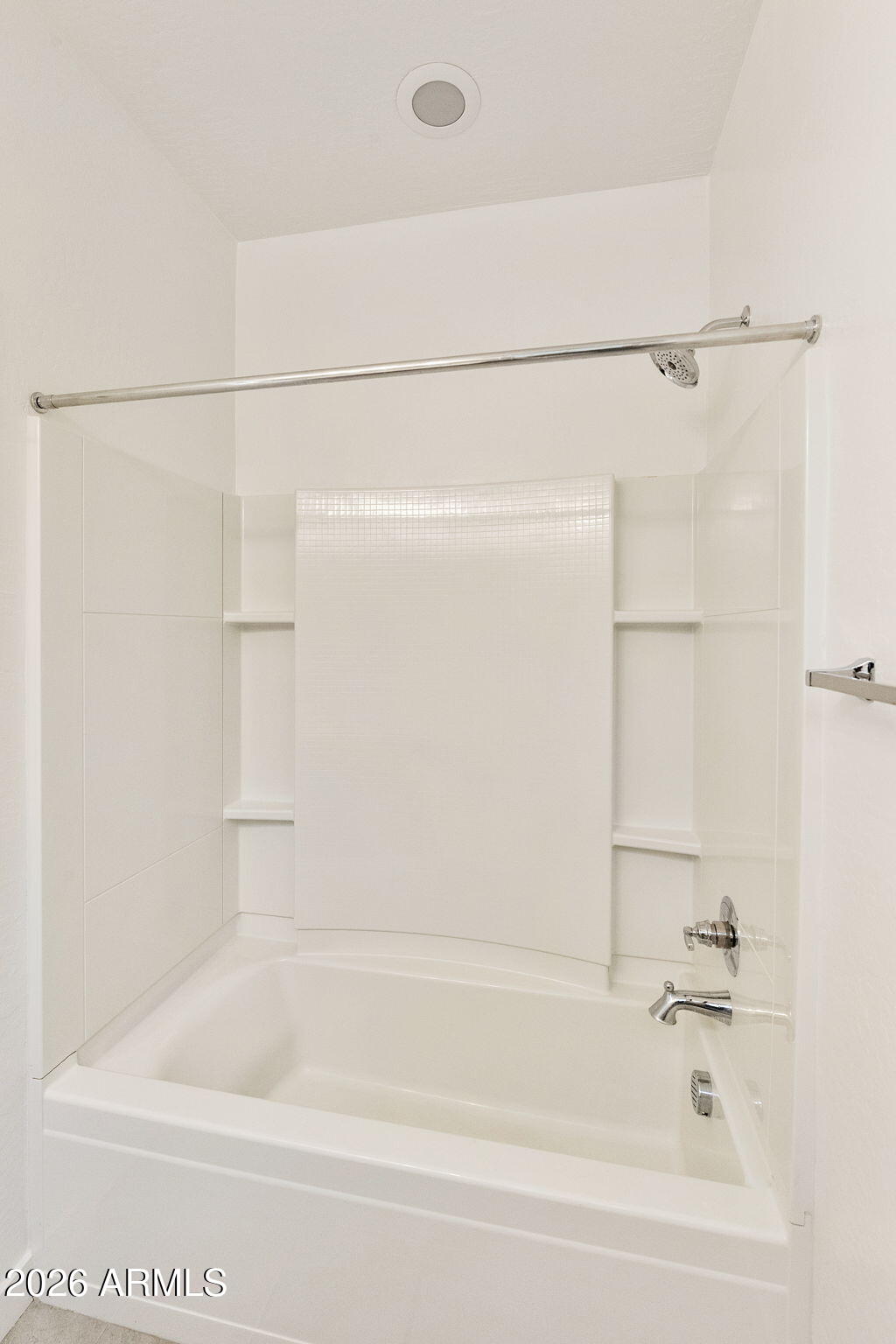 2760 S HARMONY Avenue