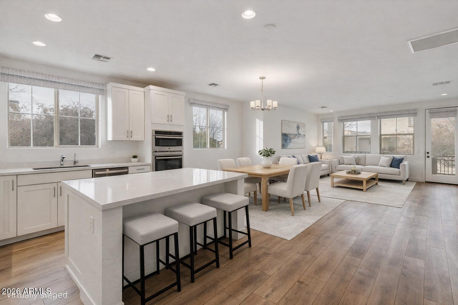 2760 S HARMONY Avenue