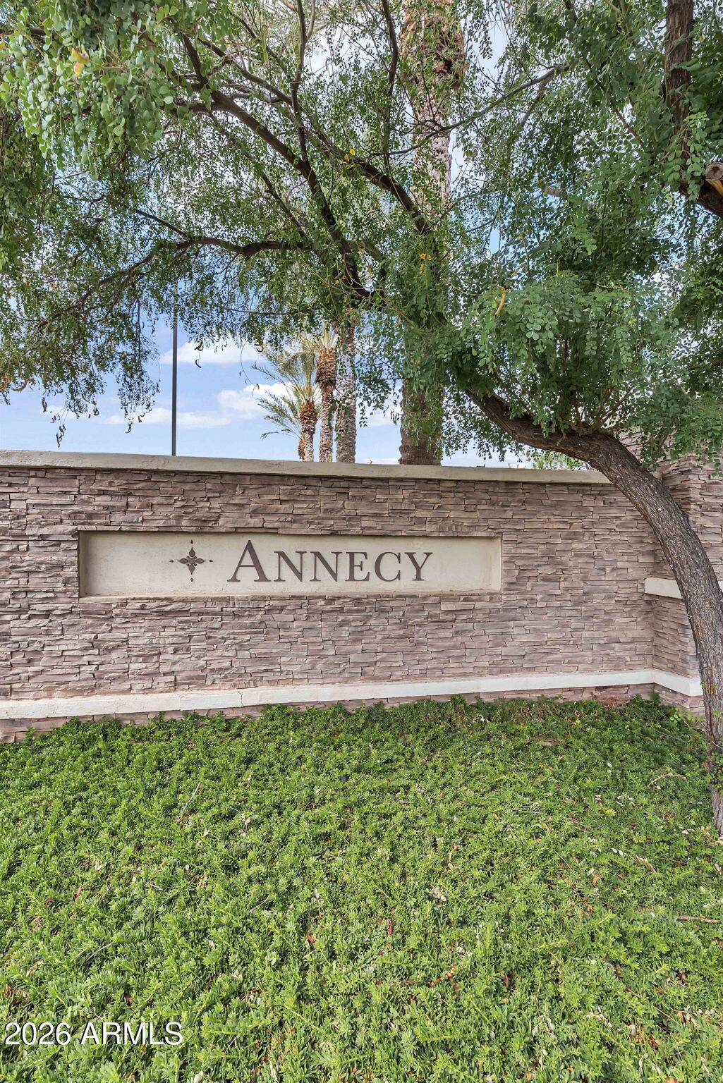 2760 S HARMONY Avenue