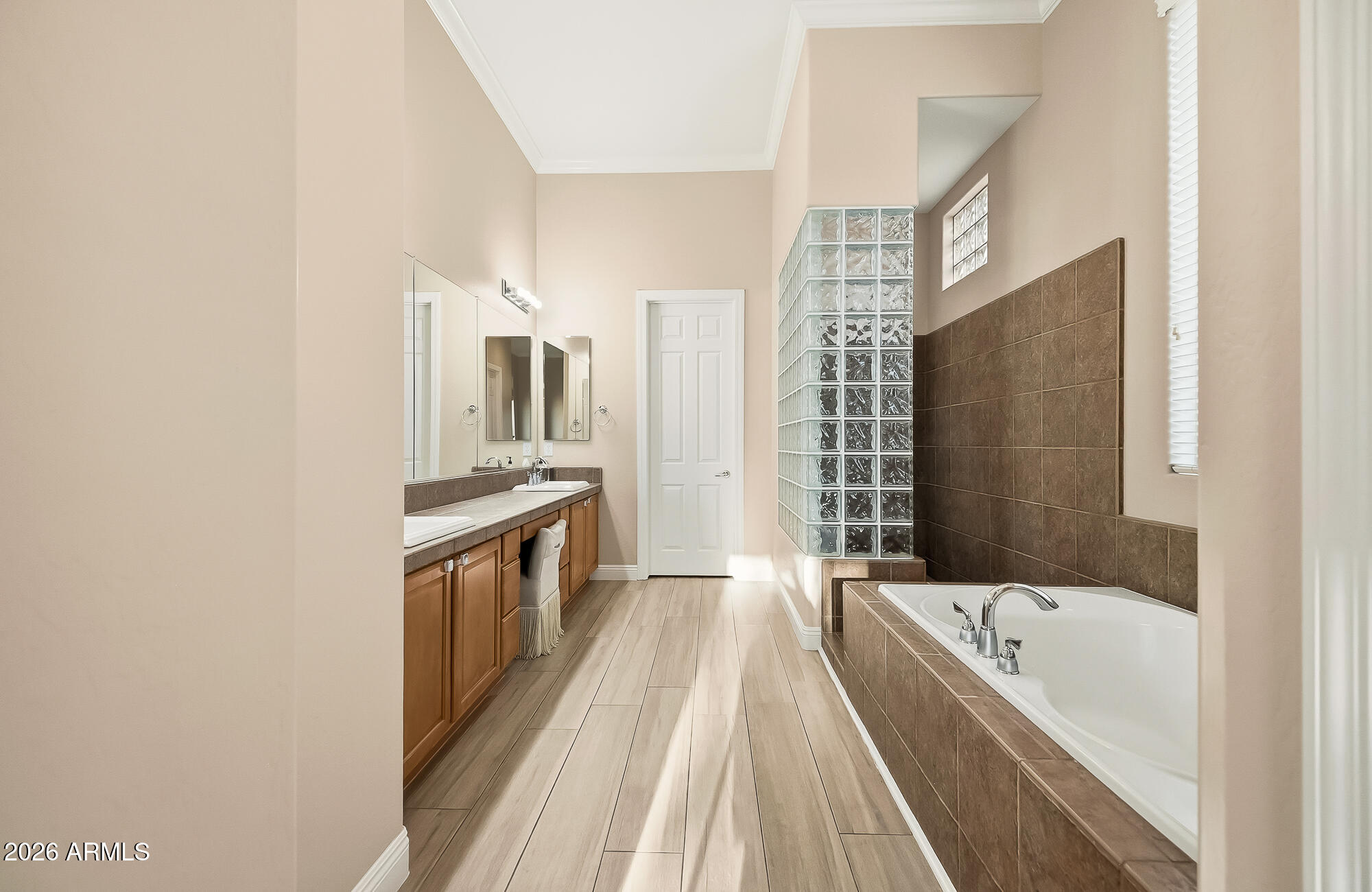 1529 W LAUREL GREENS Court