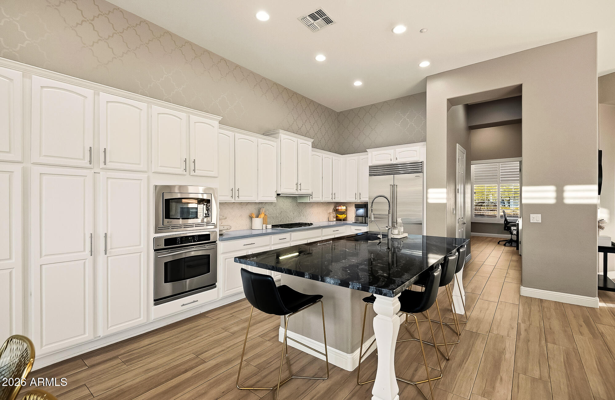 1529 W LAUREL GREENS Court