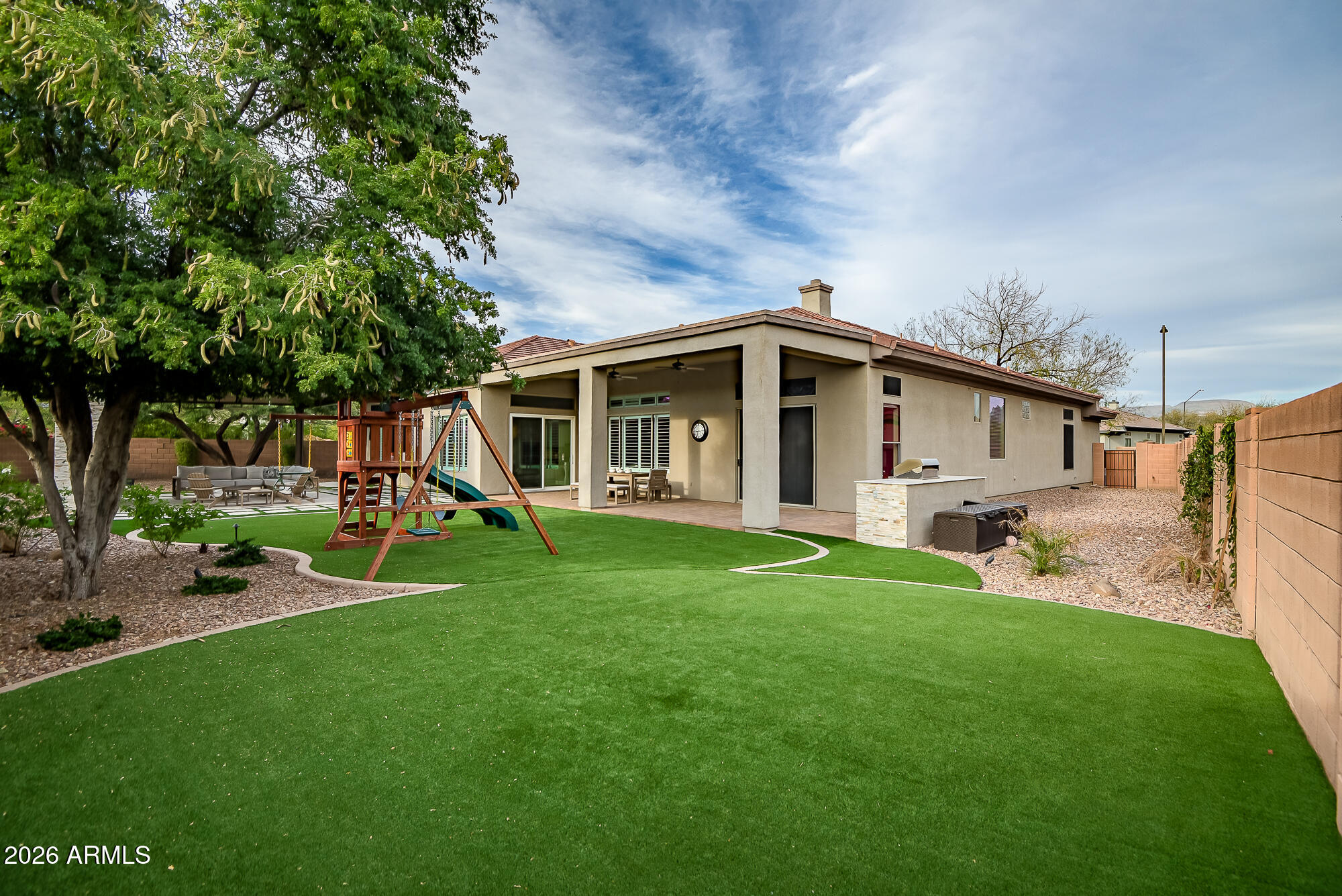 1529 W LAUREL GREENS Court