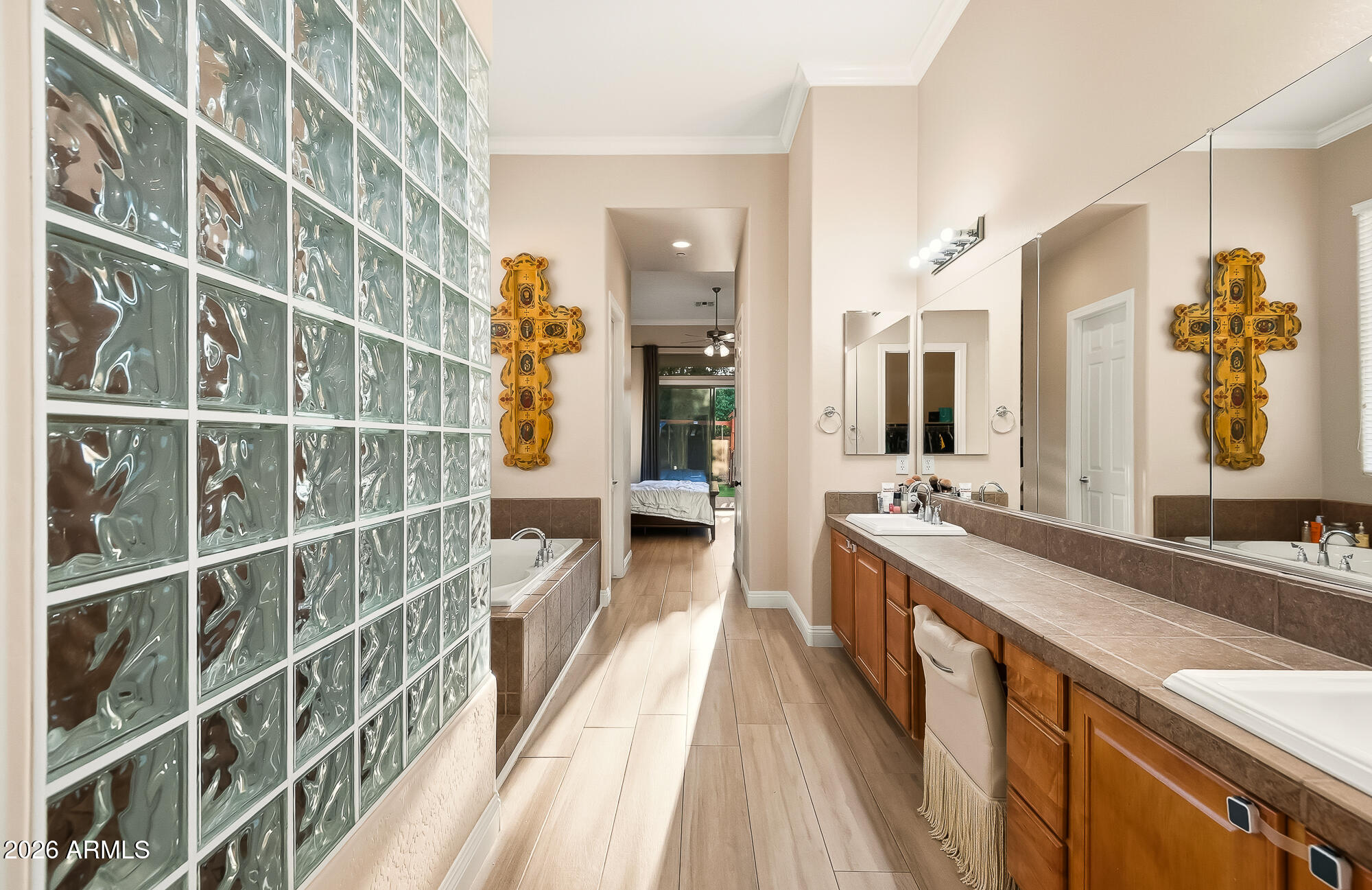 1529 W LAUREL GREENS Court