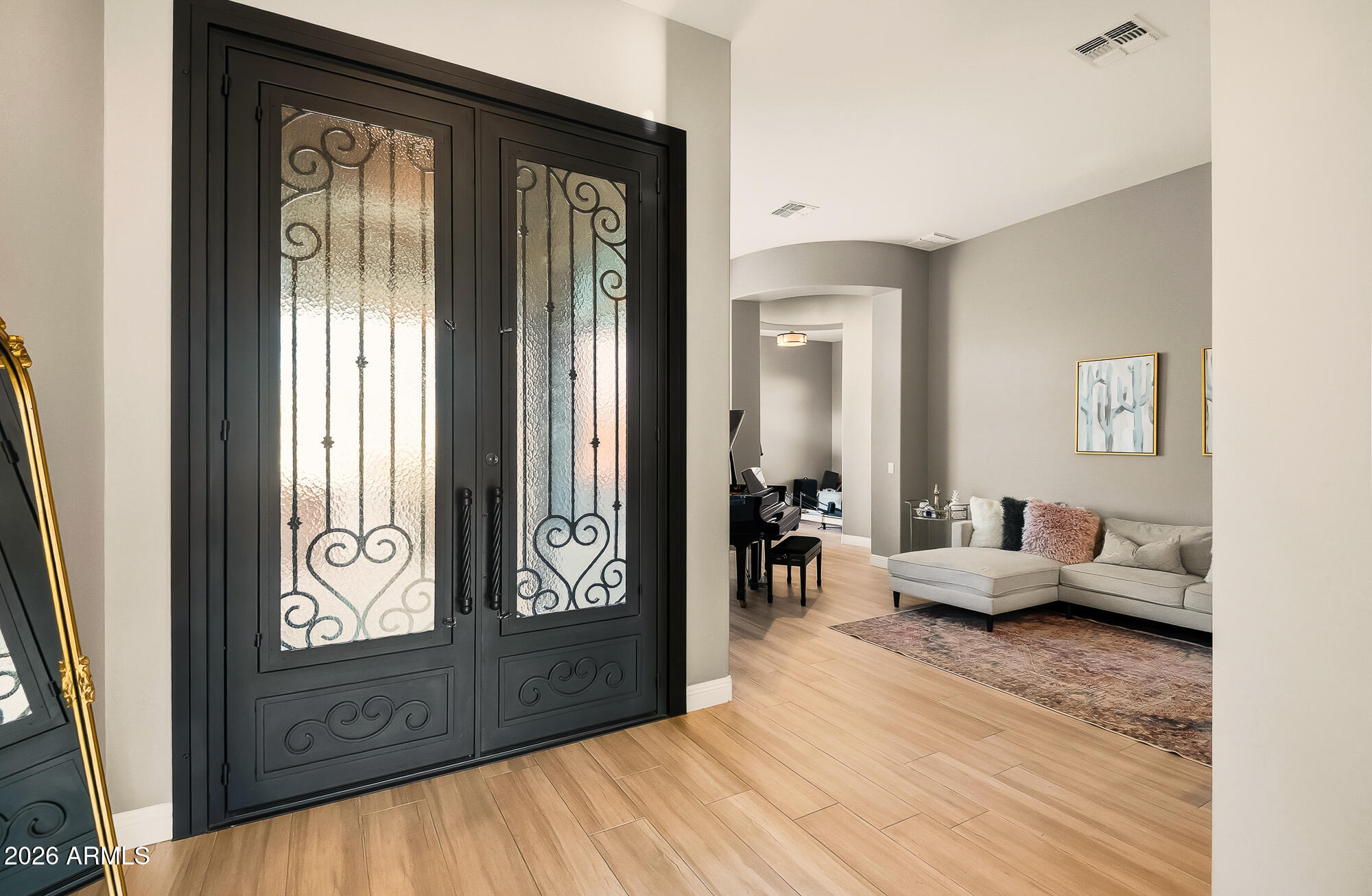 1529 W LAUREL GREENS Court