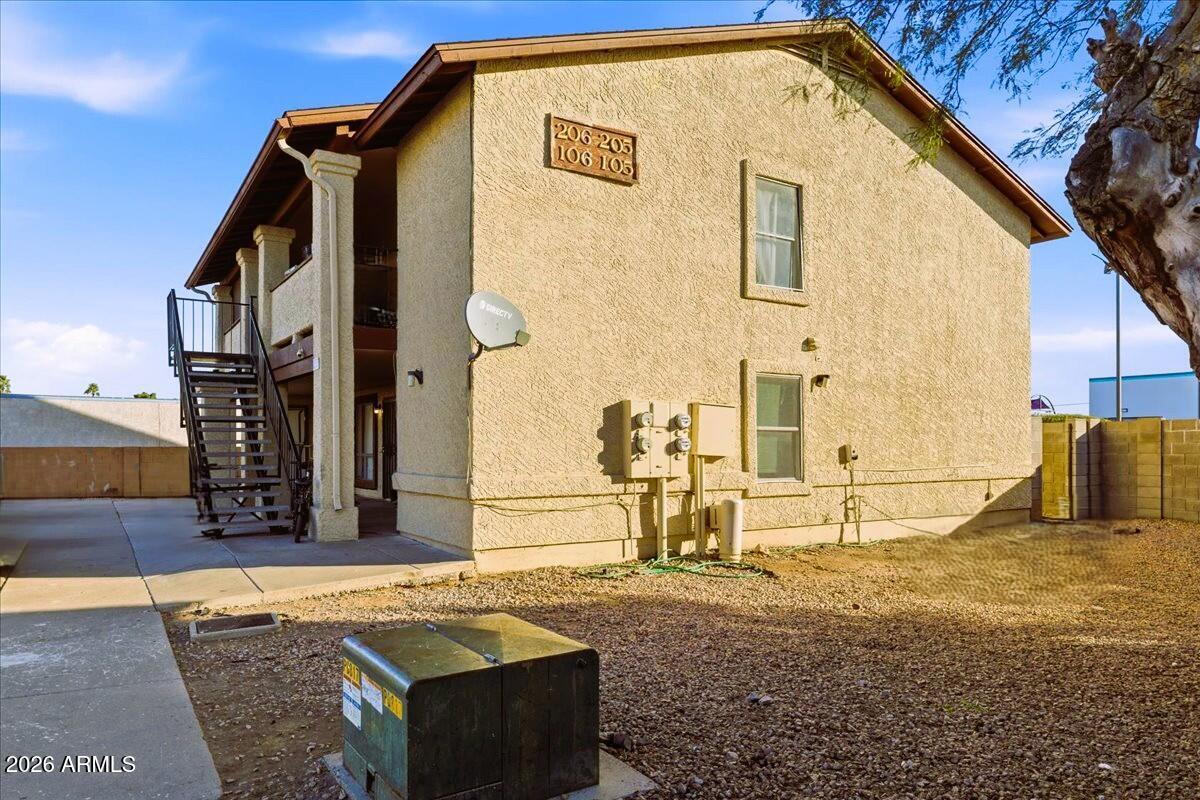 434 W IVYGLEN Street 105