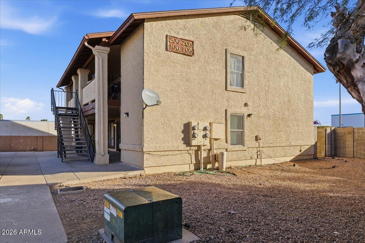 434 W IVYGLEN Street 105