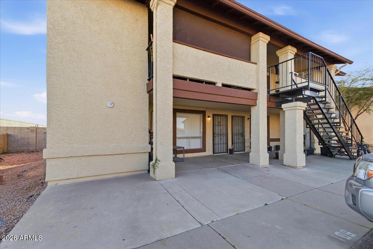 434 W IVYGLEN Street 105