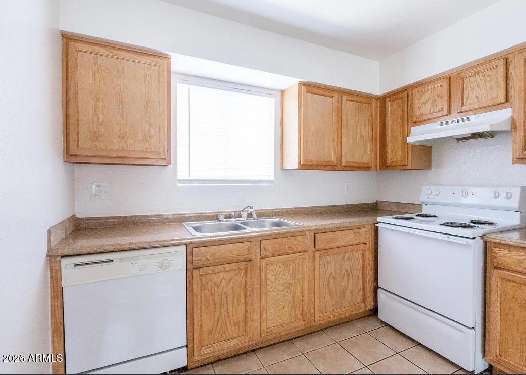 434 W IVYGLEN Street 105