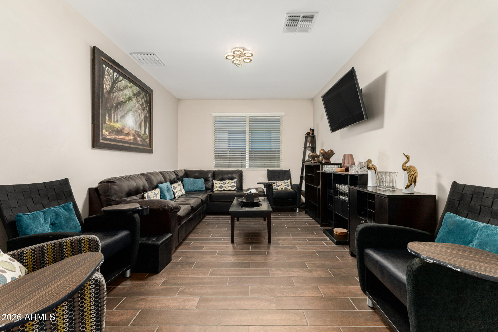 18427 W PASADENA Avenue