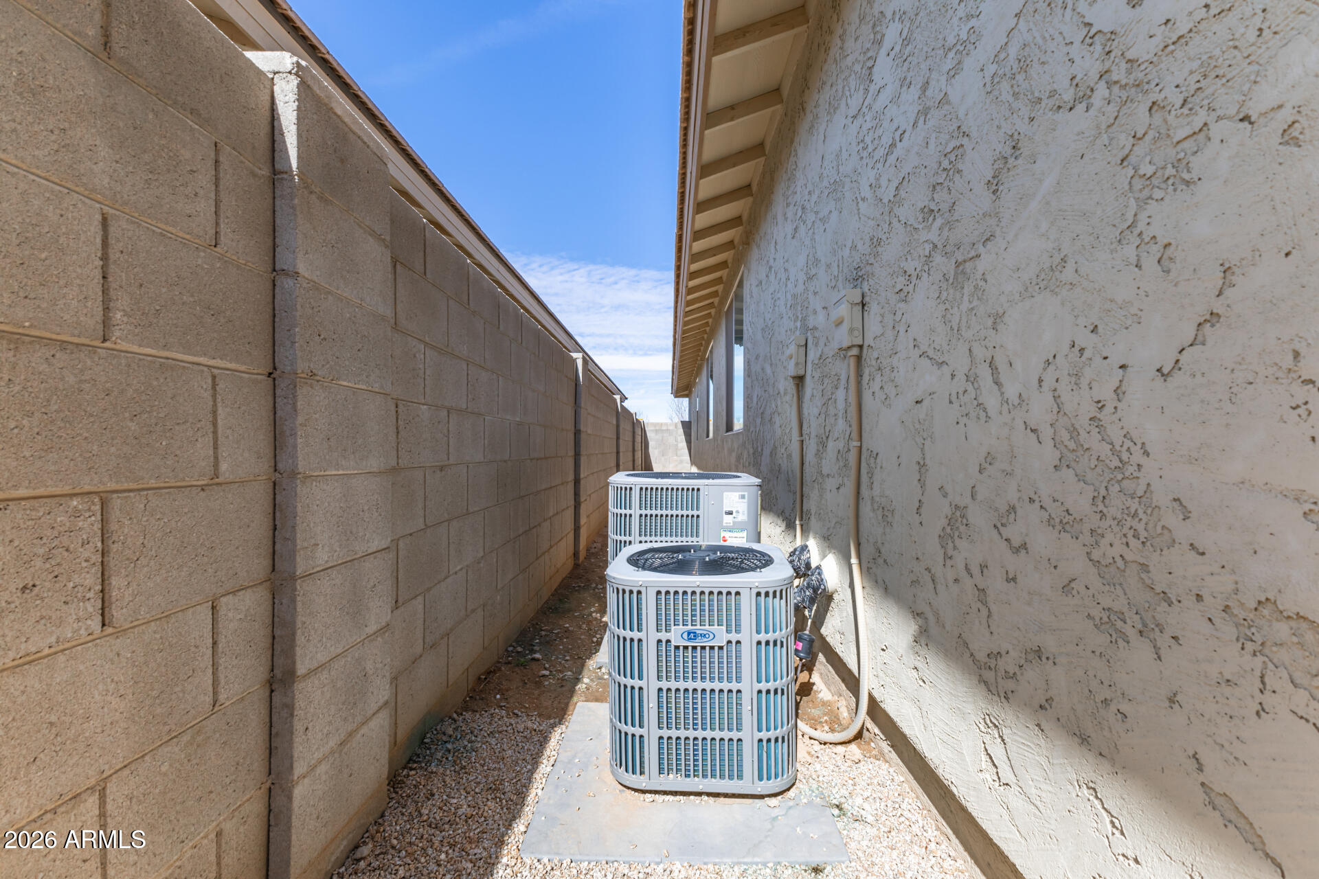 18427 W PASADENA Avenue