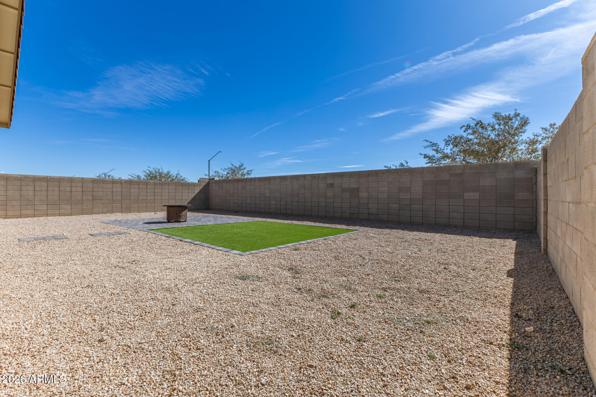 18427 W PASADENA Avenue