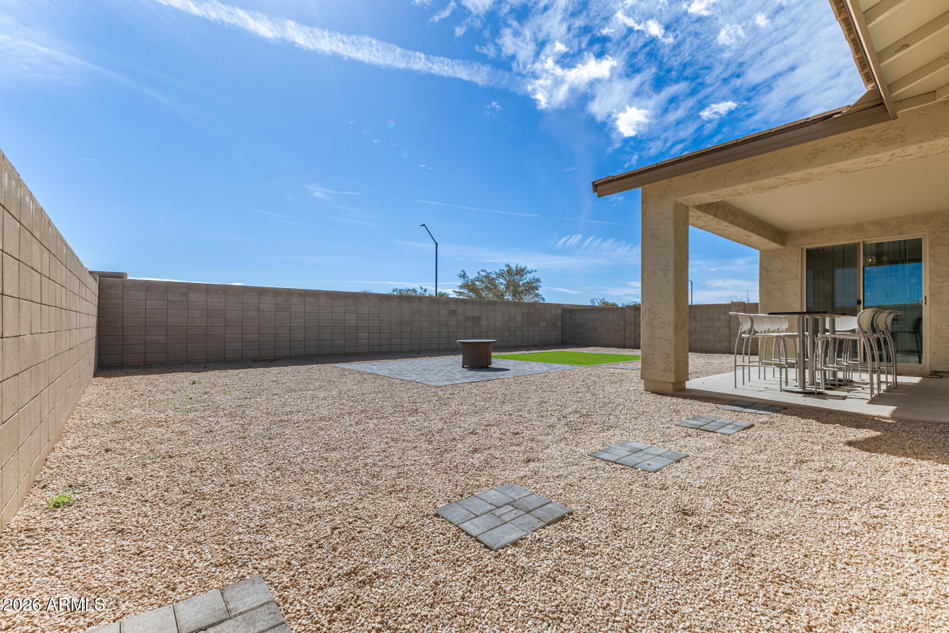 18427 W PASADENA Avenue