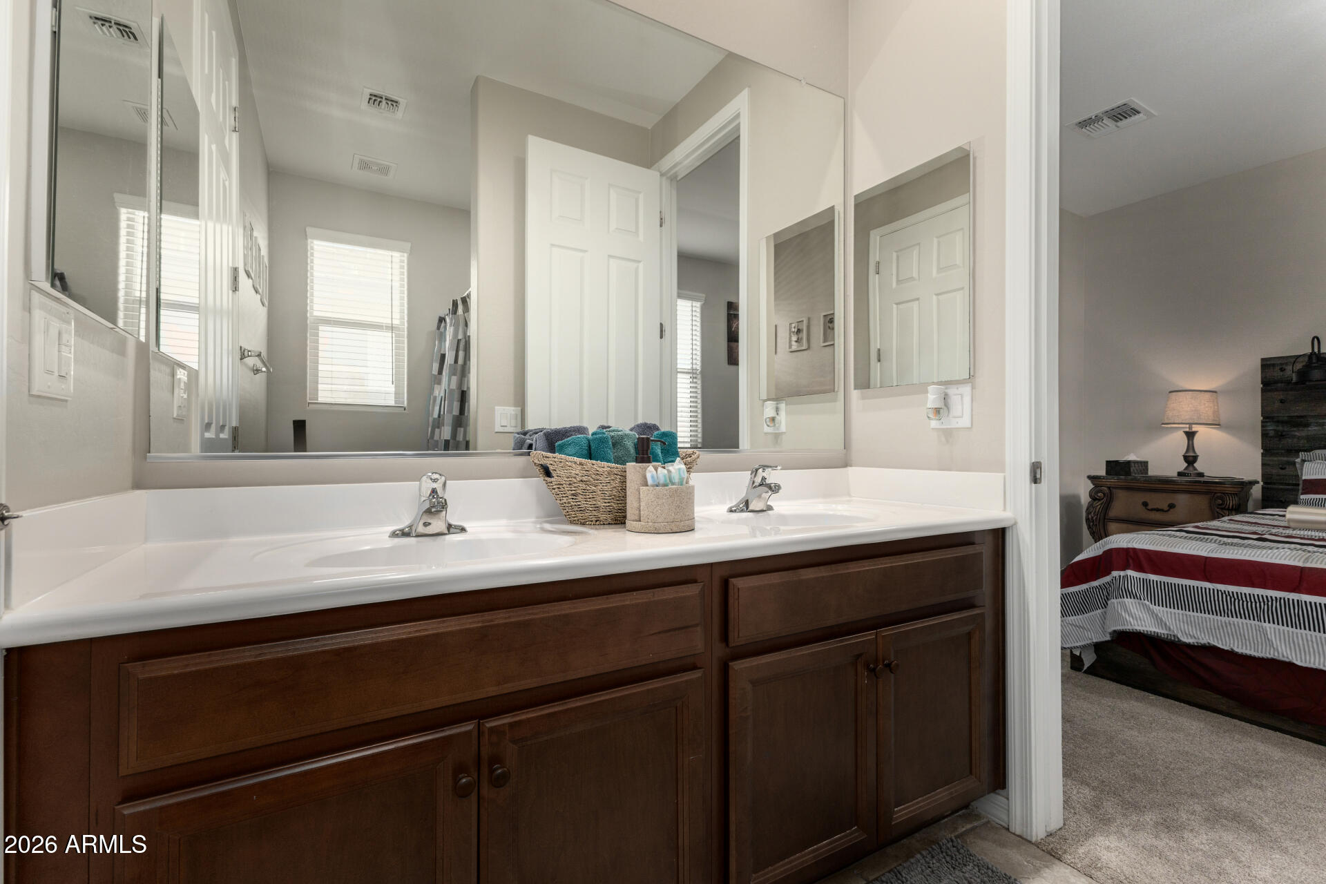 18427 W PASADENA Avenue