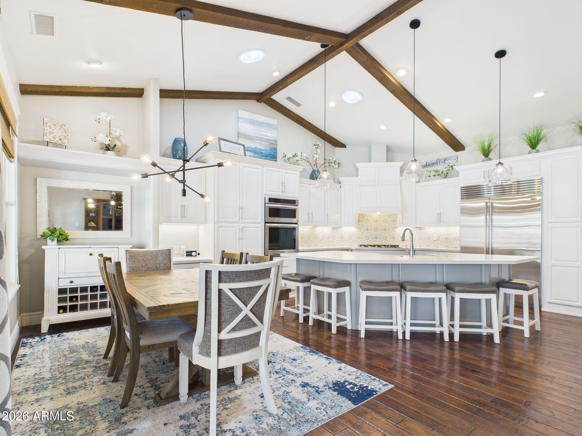 1006 W ROCK SPRINGS Circle