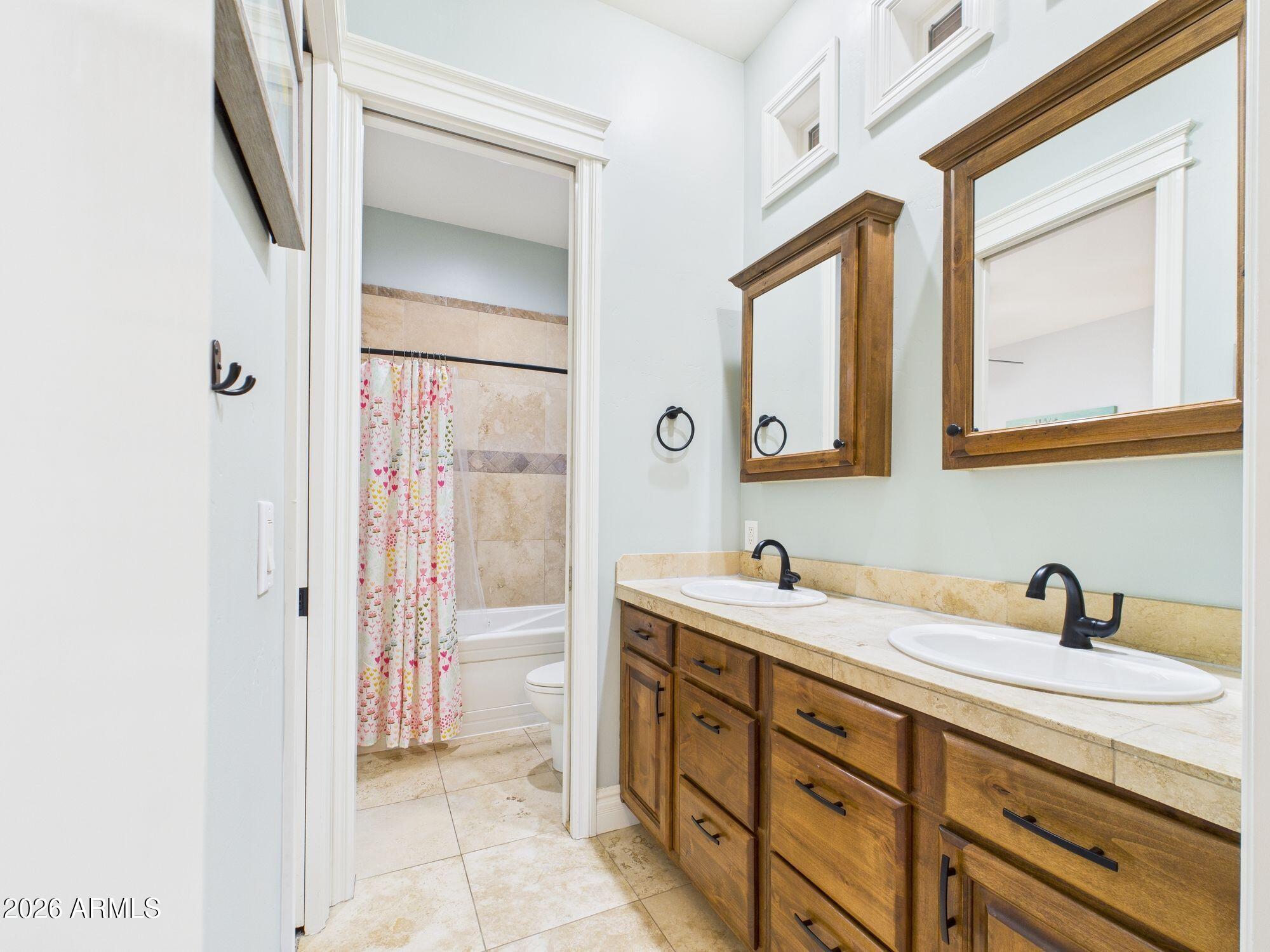 1006 W ROCK SPRINGS Circle