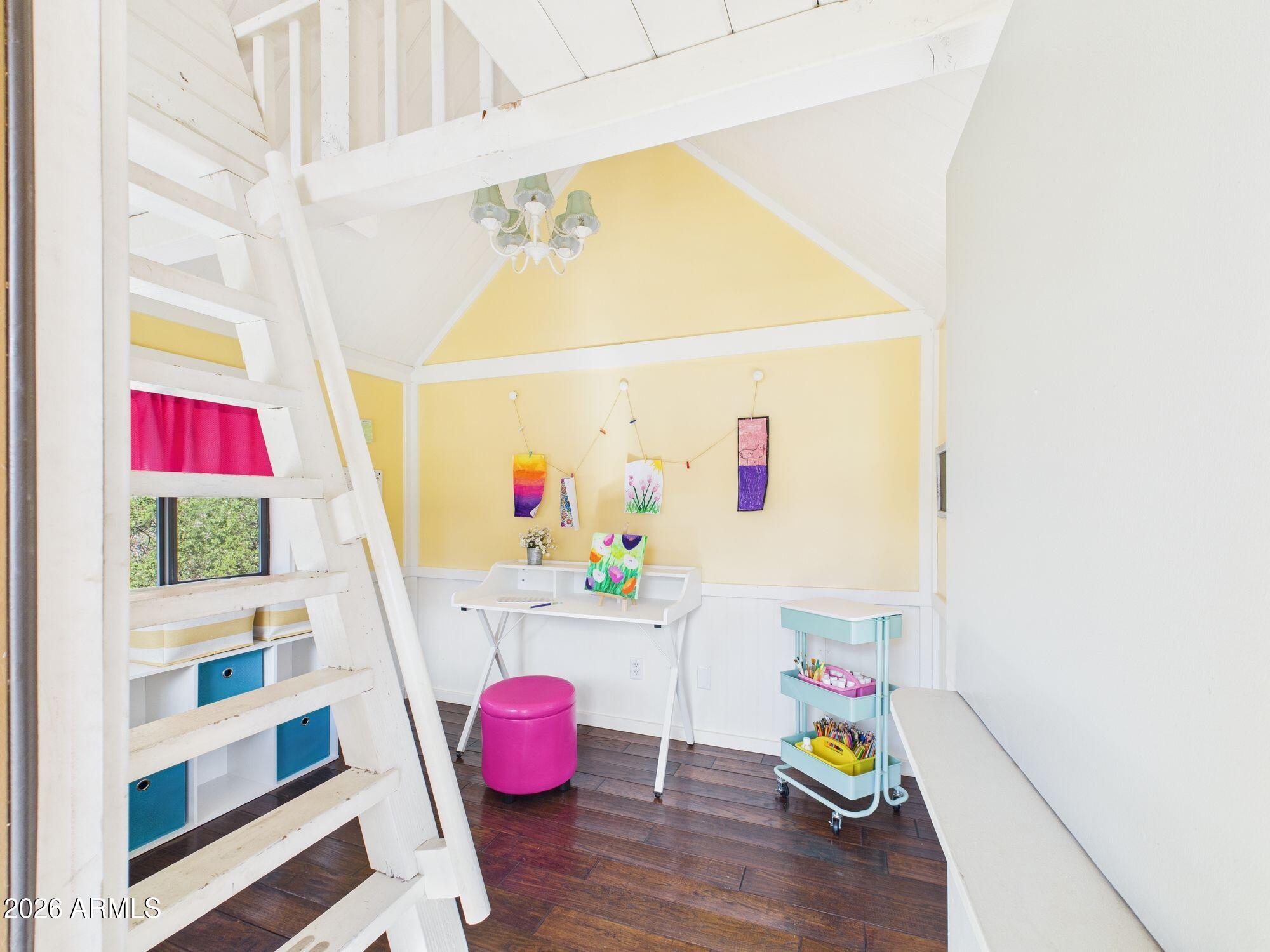 1006 W ROCK SPRINGS Circle