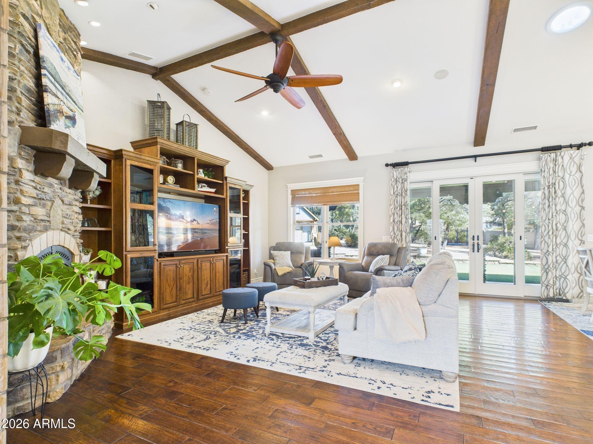 1006 W ROCK SPRINGS Circle