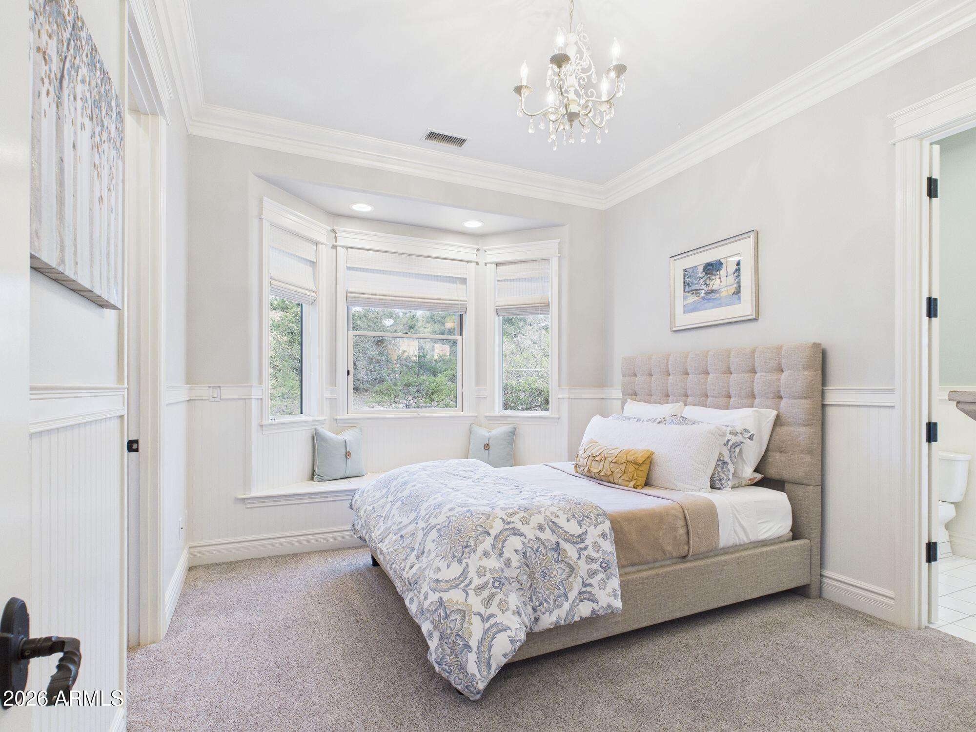 1006 W ROCK SPRINGS Circle