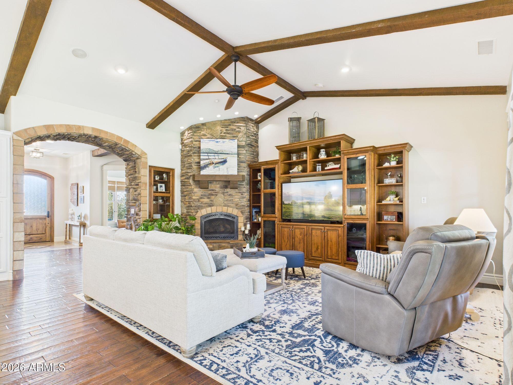 1006 W ROCK SPRINGS Circle