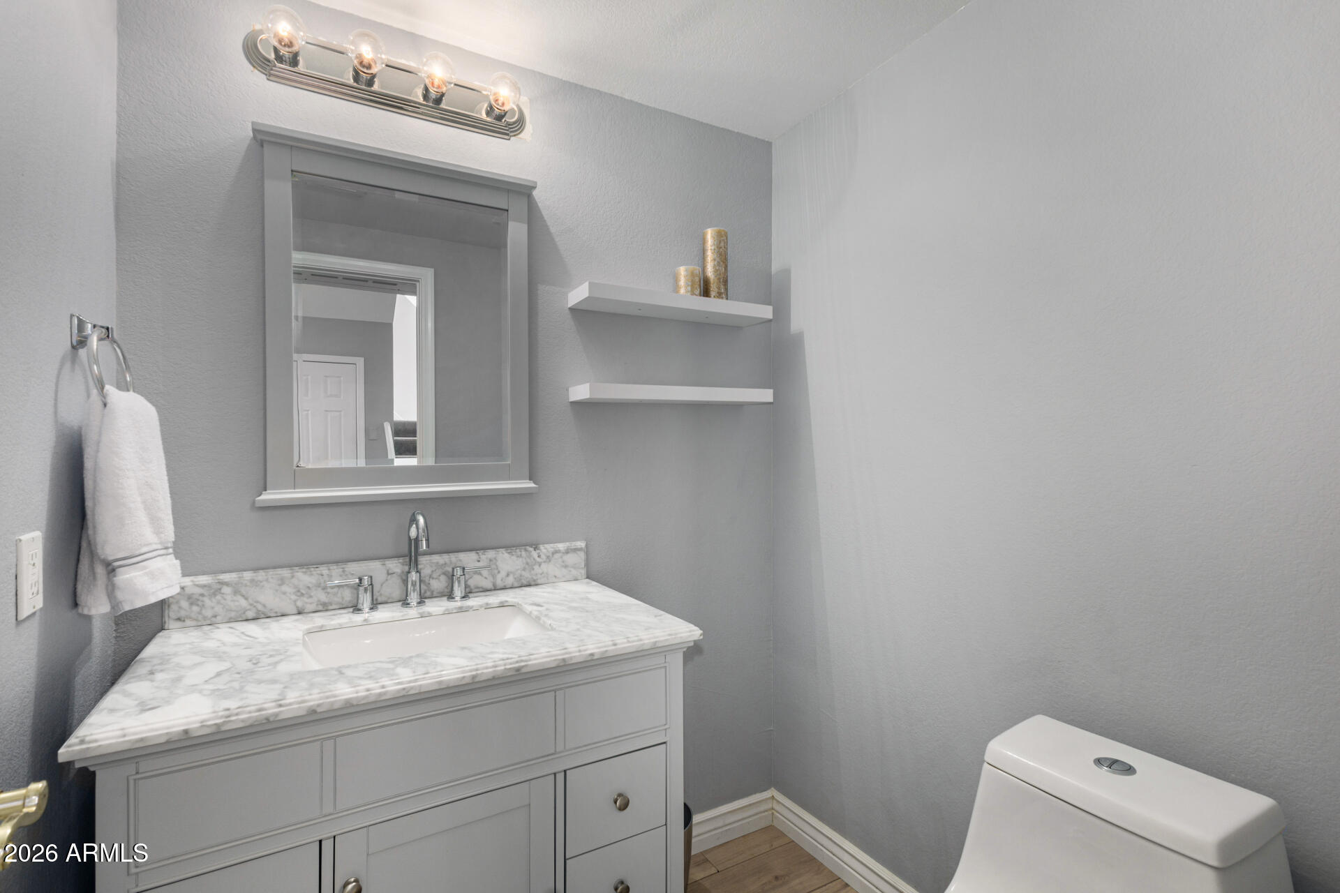 9705 E MOUNTAIN VIEW Road 1126