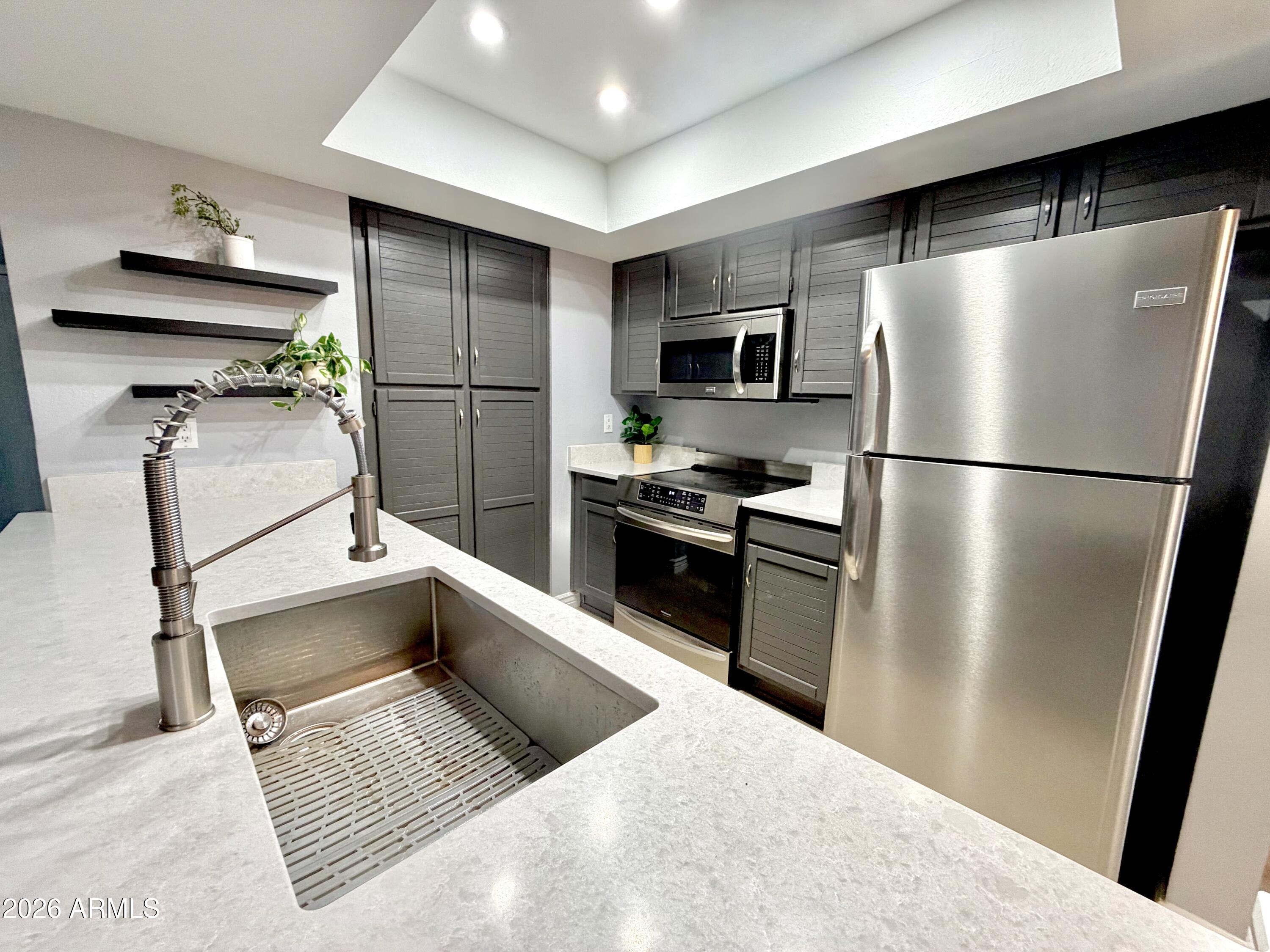 9705 E MOUNTAIN VIEW Road 1126