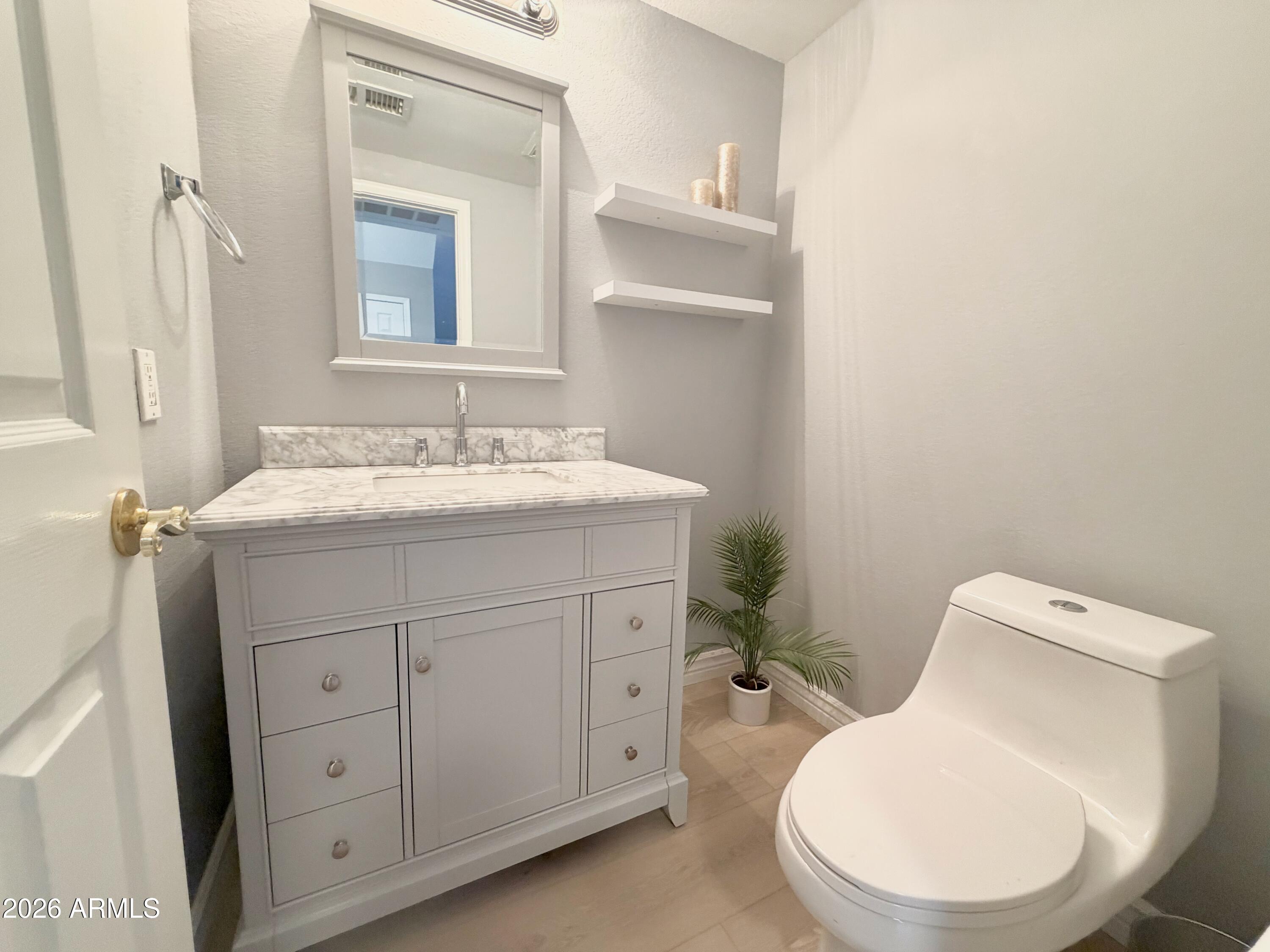 9705 E MOUNTAIN VIEW Road 1126