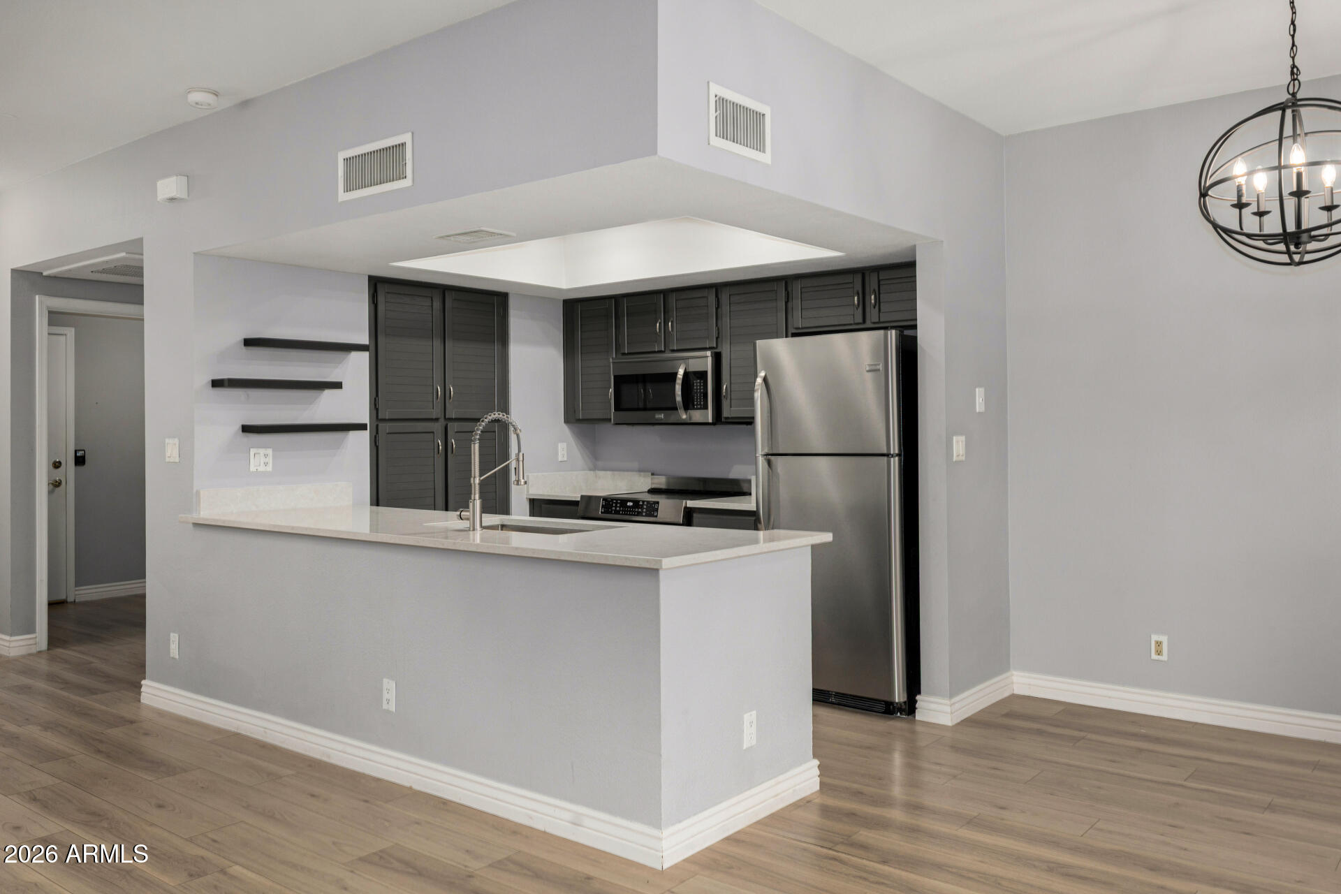 9705 E MOUNTAIN VIEW Road 1126