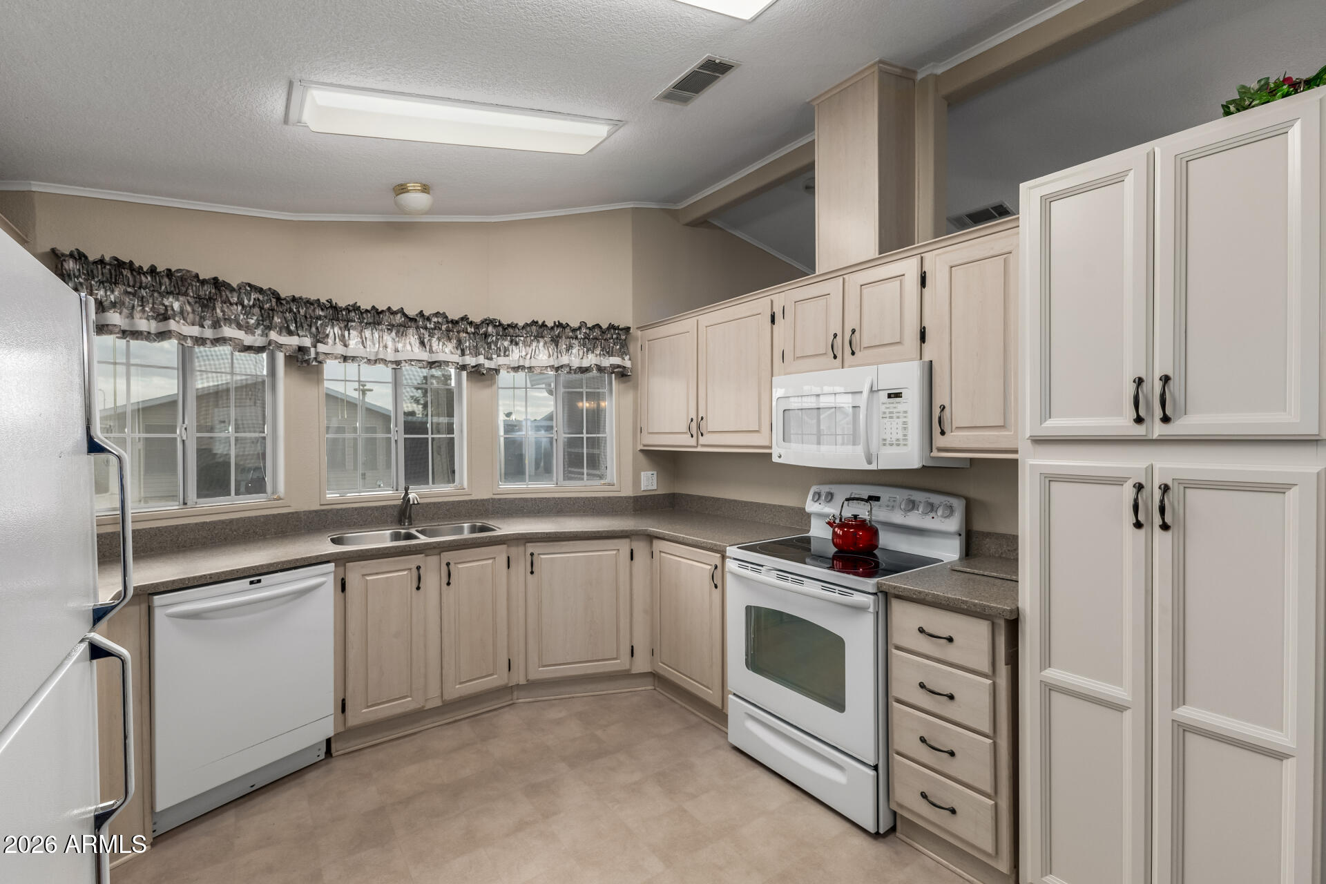 215 N Power Road 454