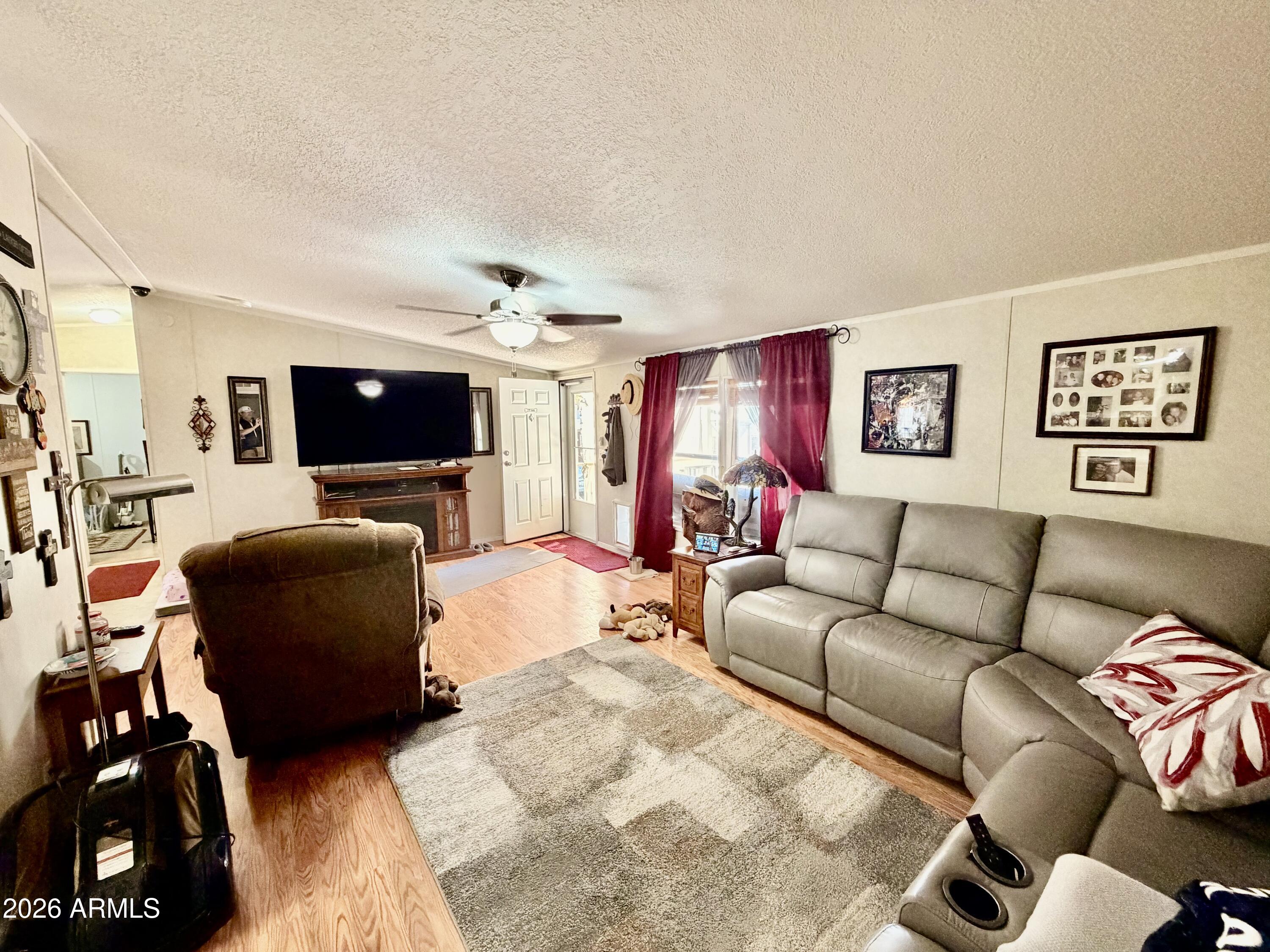 10547 N BATTLEFORD Drive