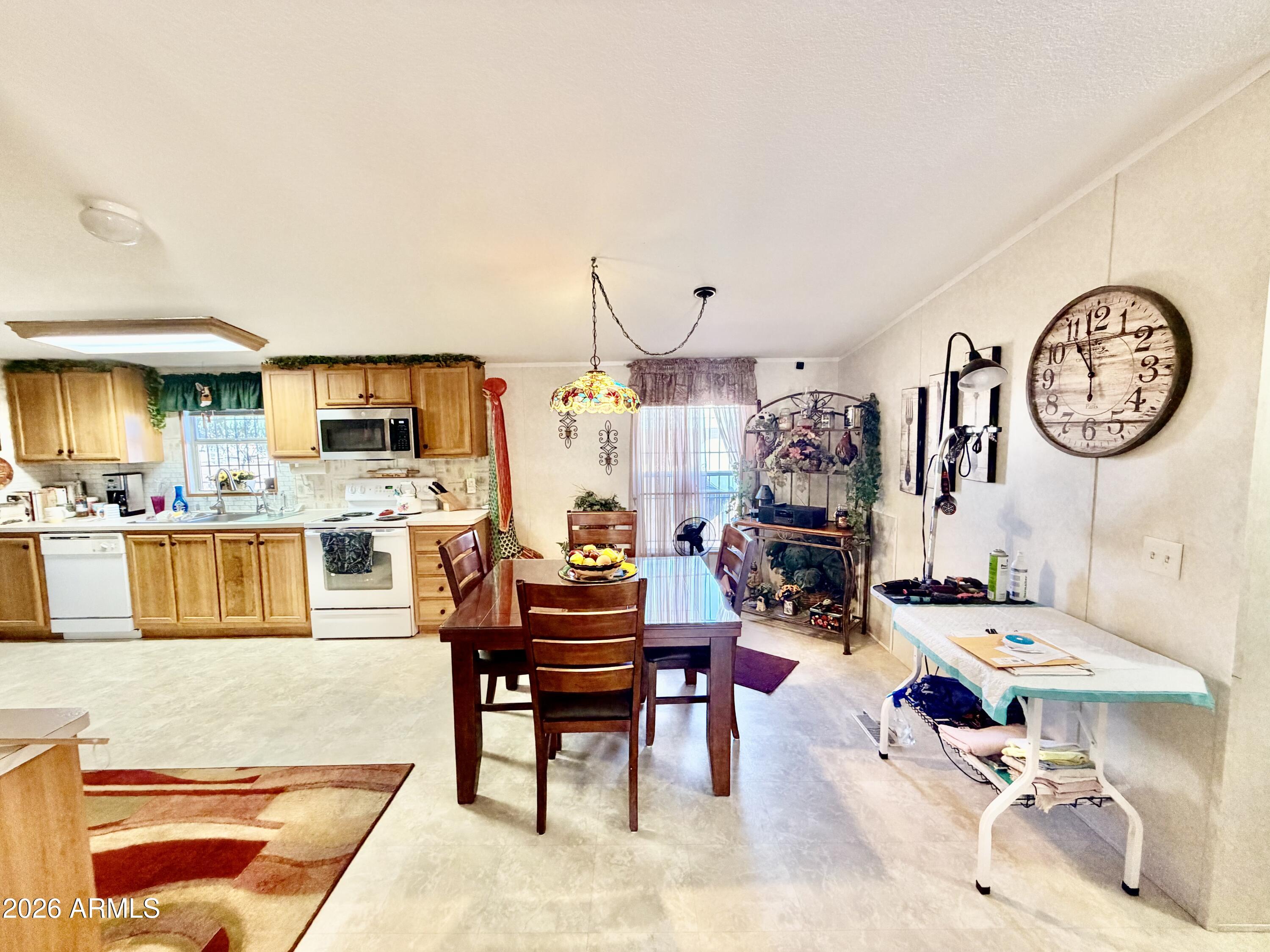 10547 N BATTLEFORD Drive