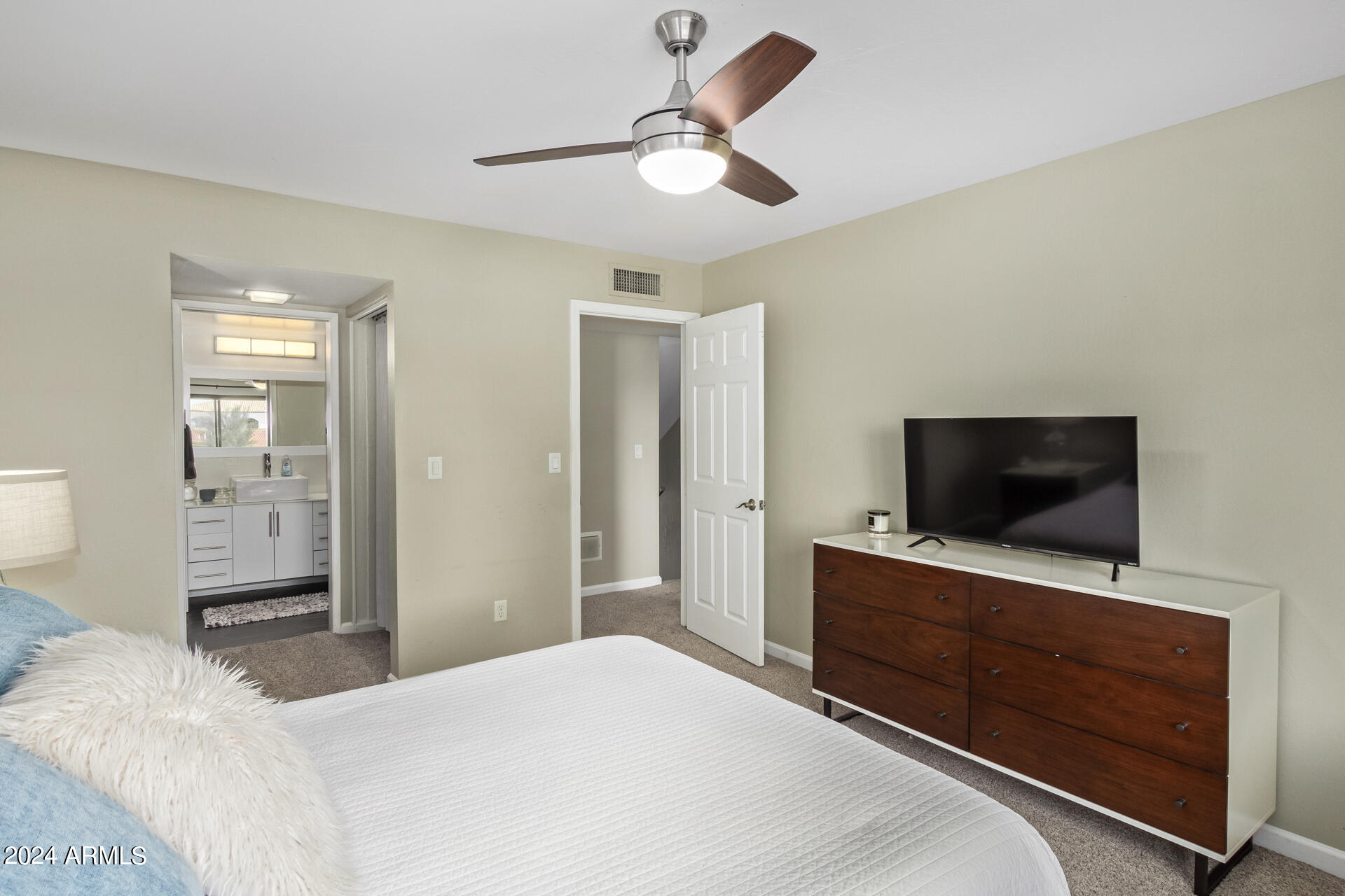 1209 E NORTHSHORE Drive 142