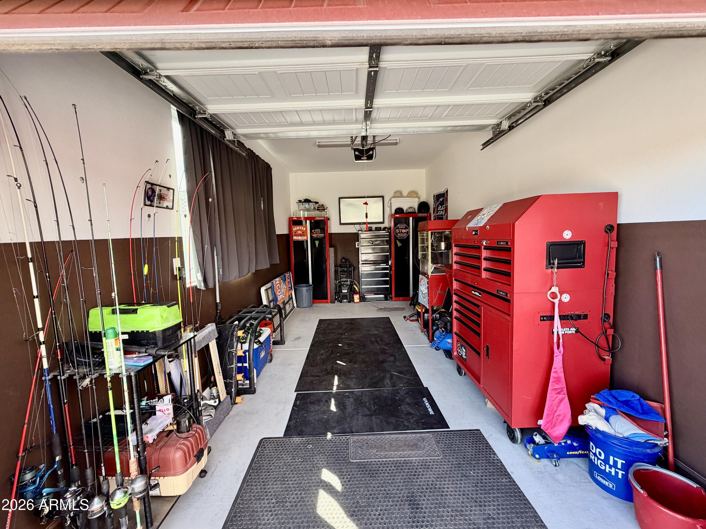 1194 E RIVERTON Place