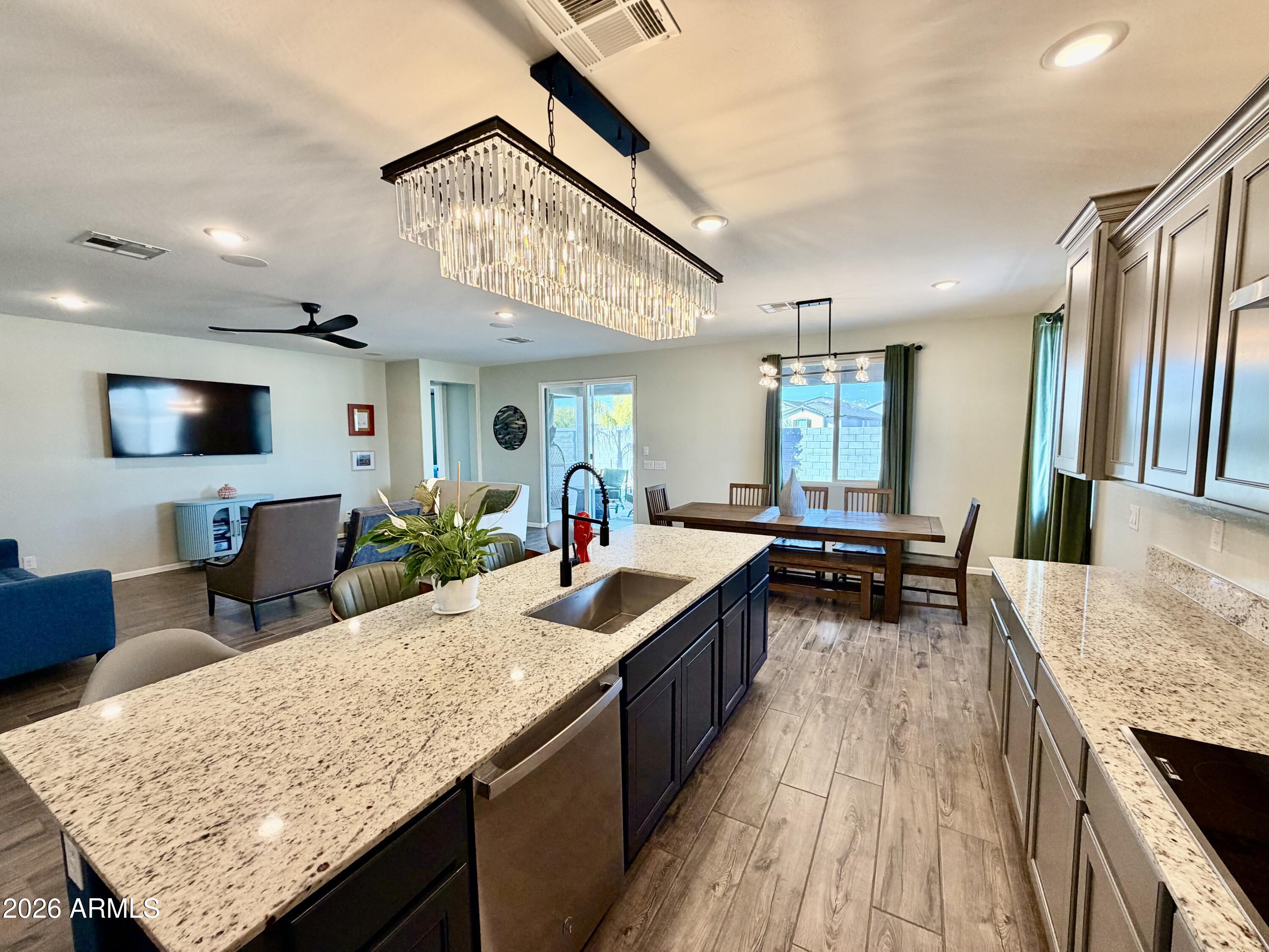 1194 E RIVERTON Place