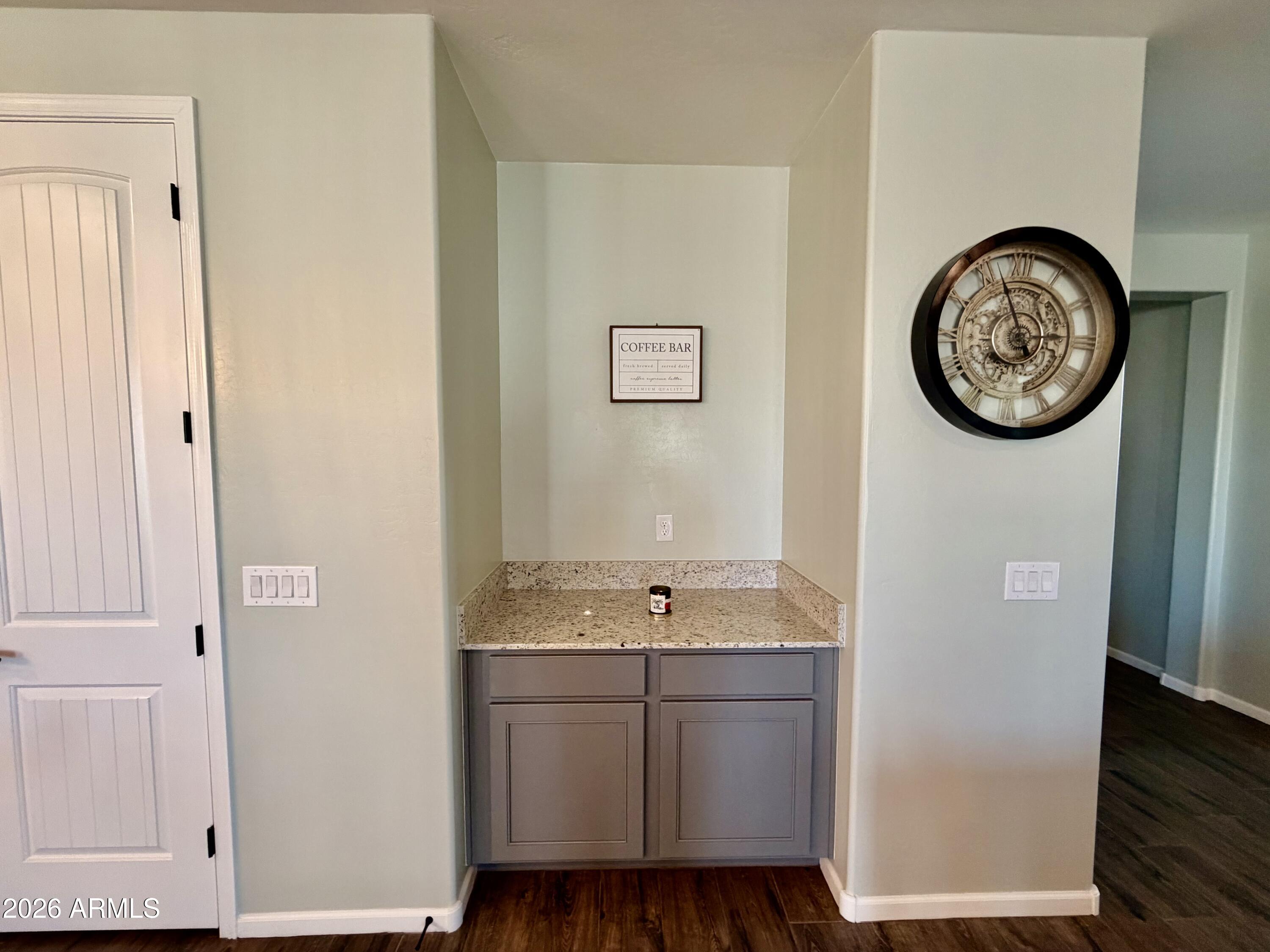 1194 E RIVERTON Place