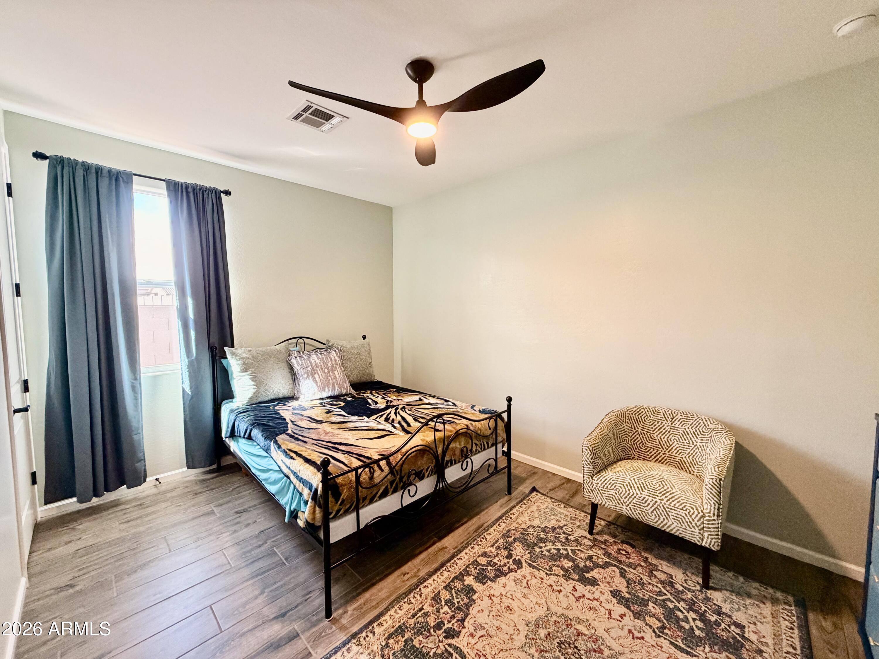 1194 E RIVERTON Place