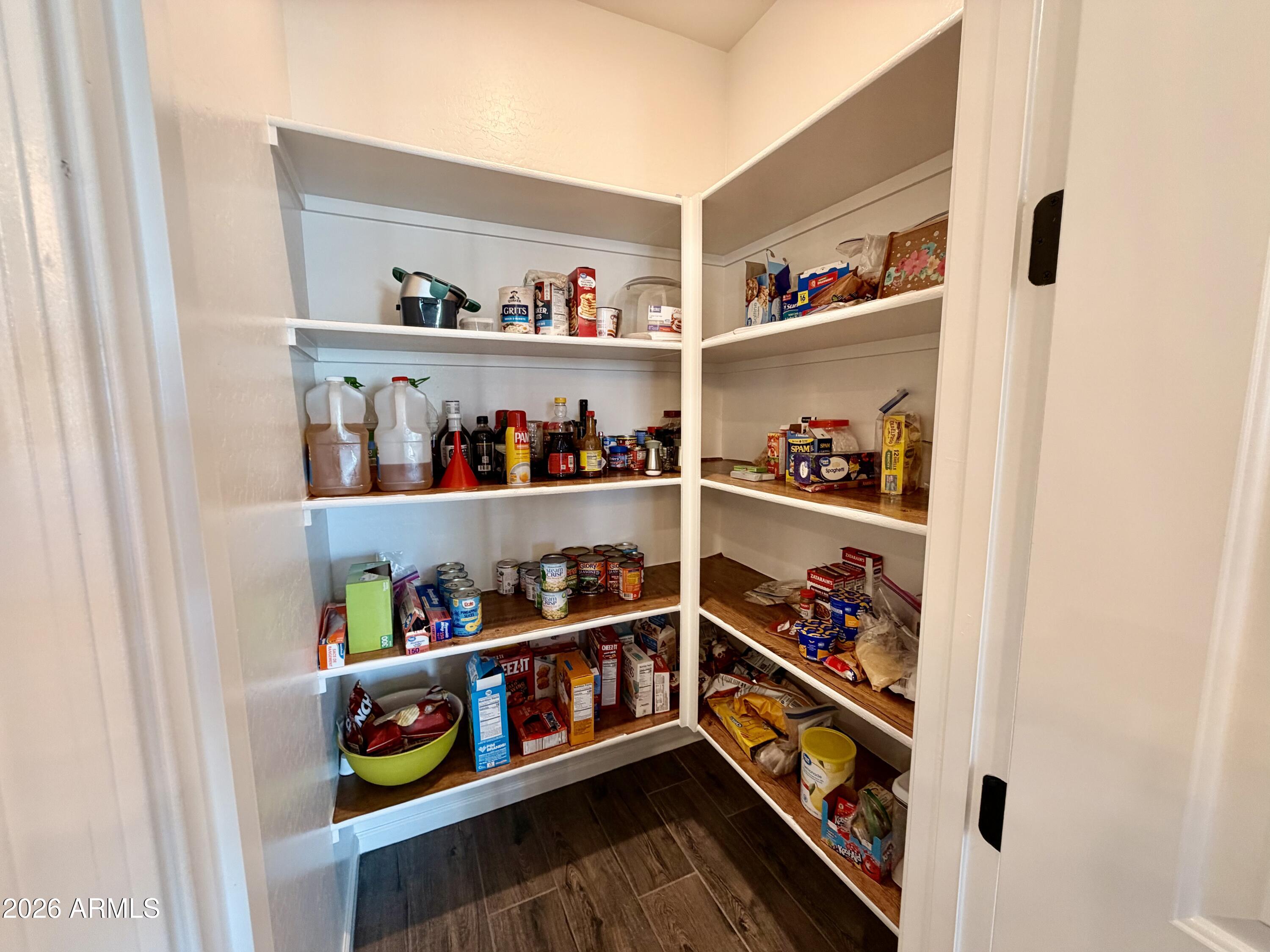 1194 E RIVERTON Place