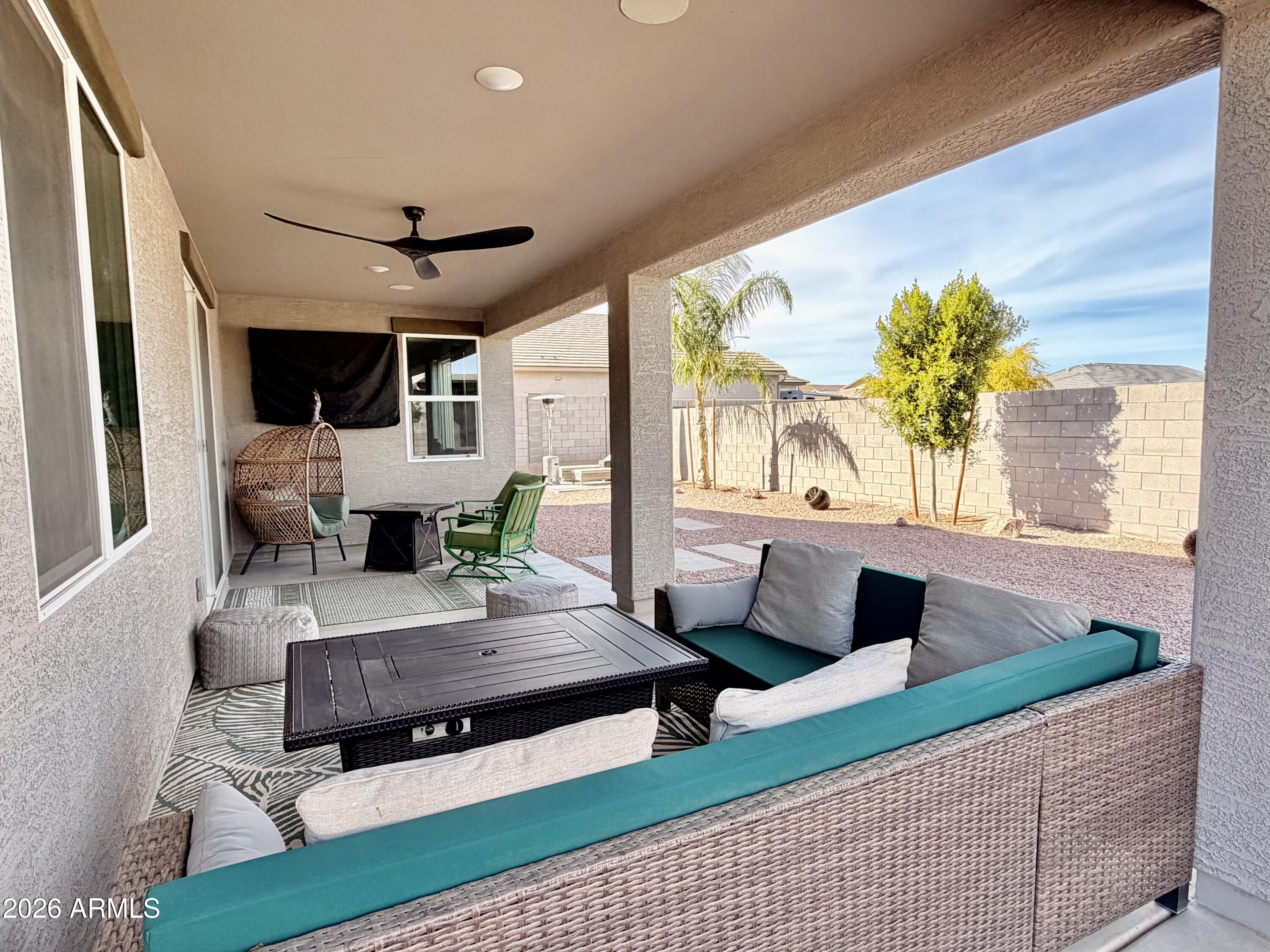 1194 E RIVERTON Place