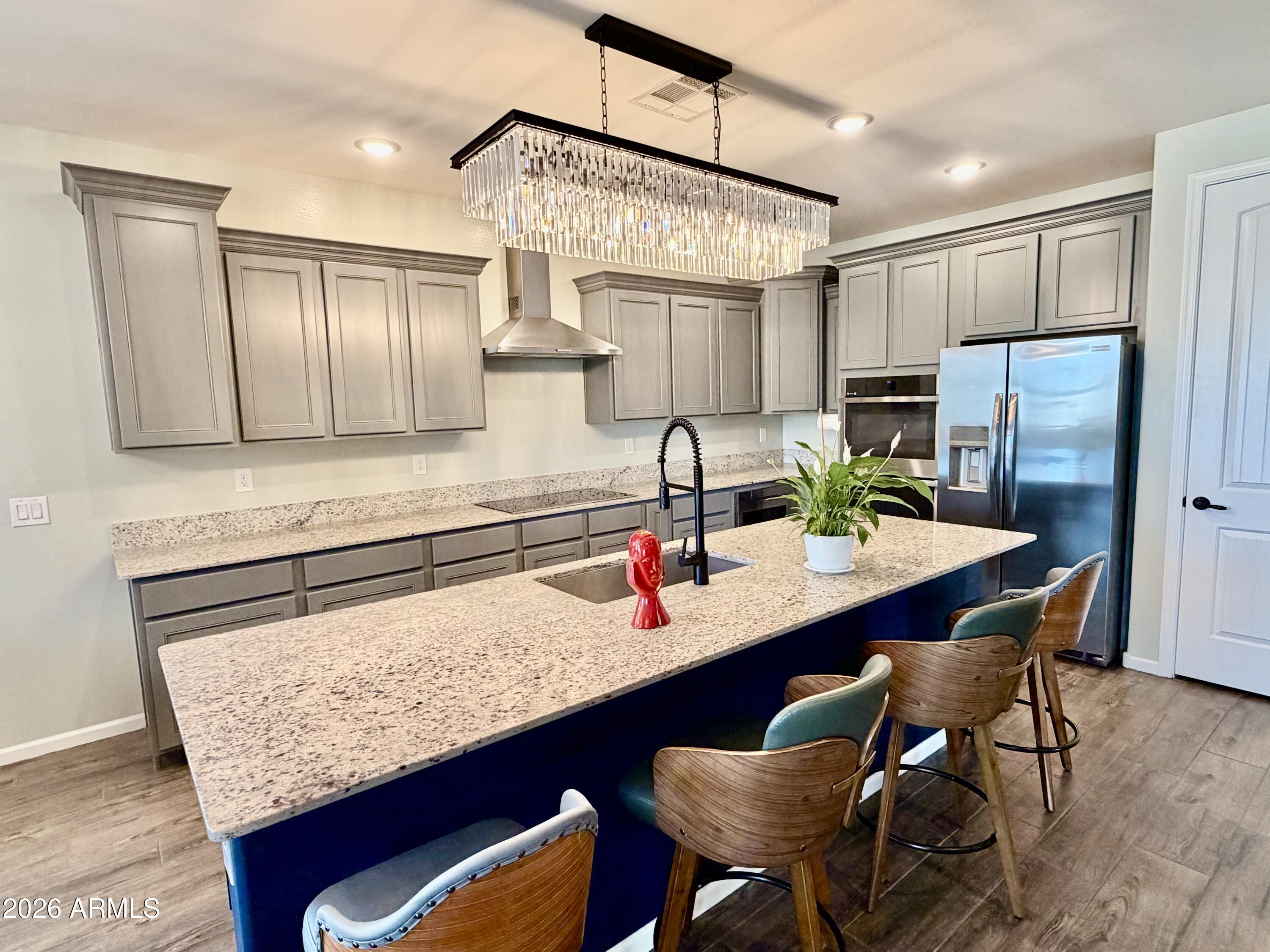 1194 E RIVERTON Place