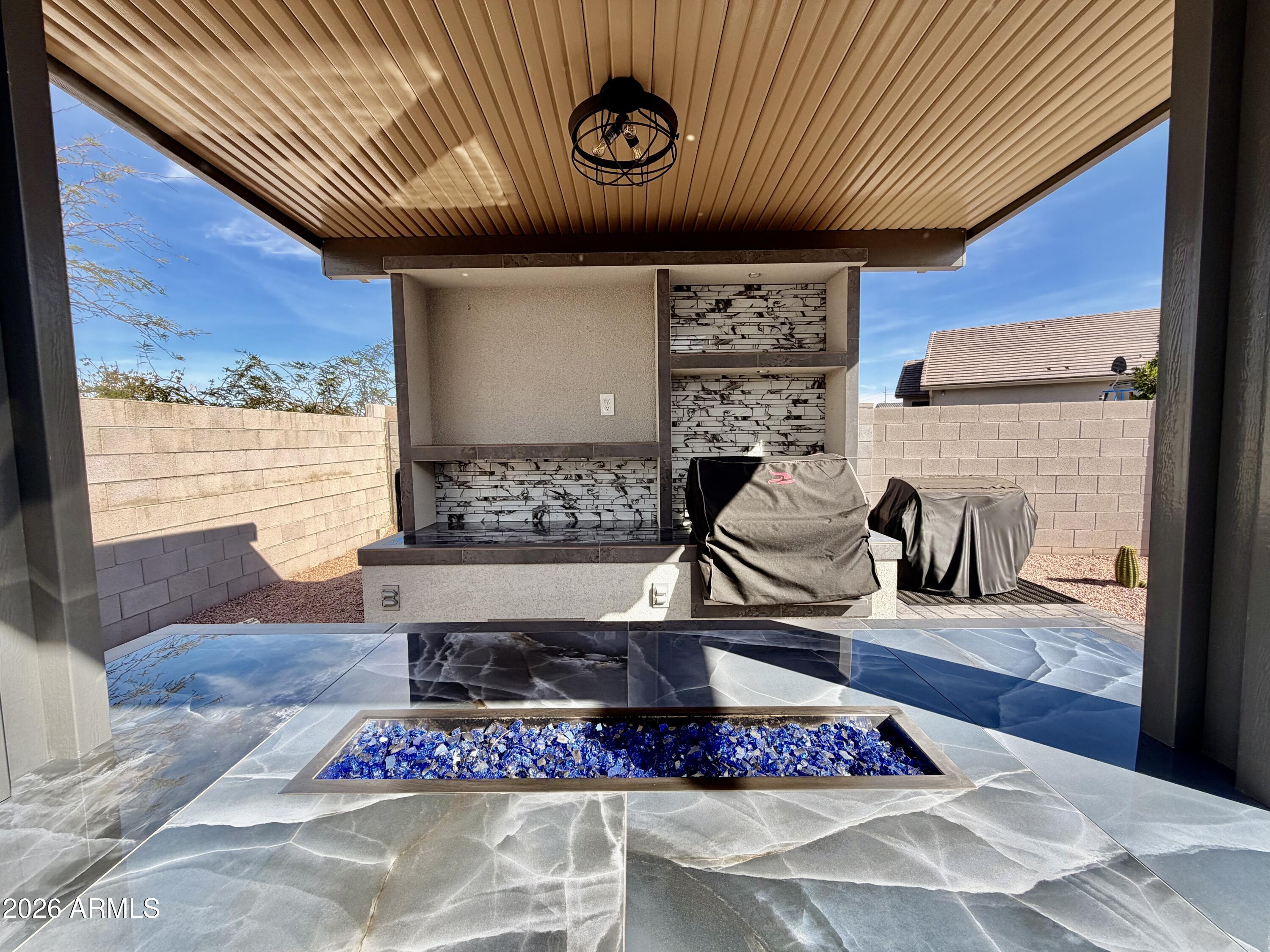 1194 E RIVERTON Place