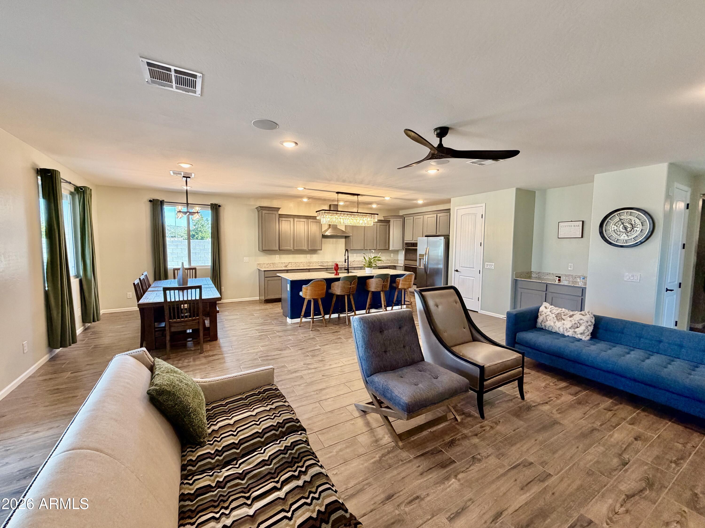 1194 E RIVERTON Place