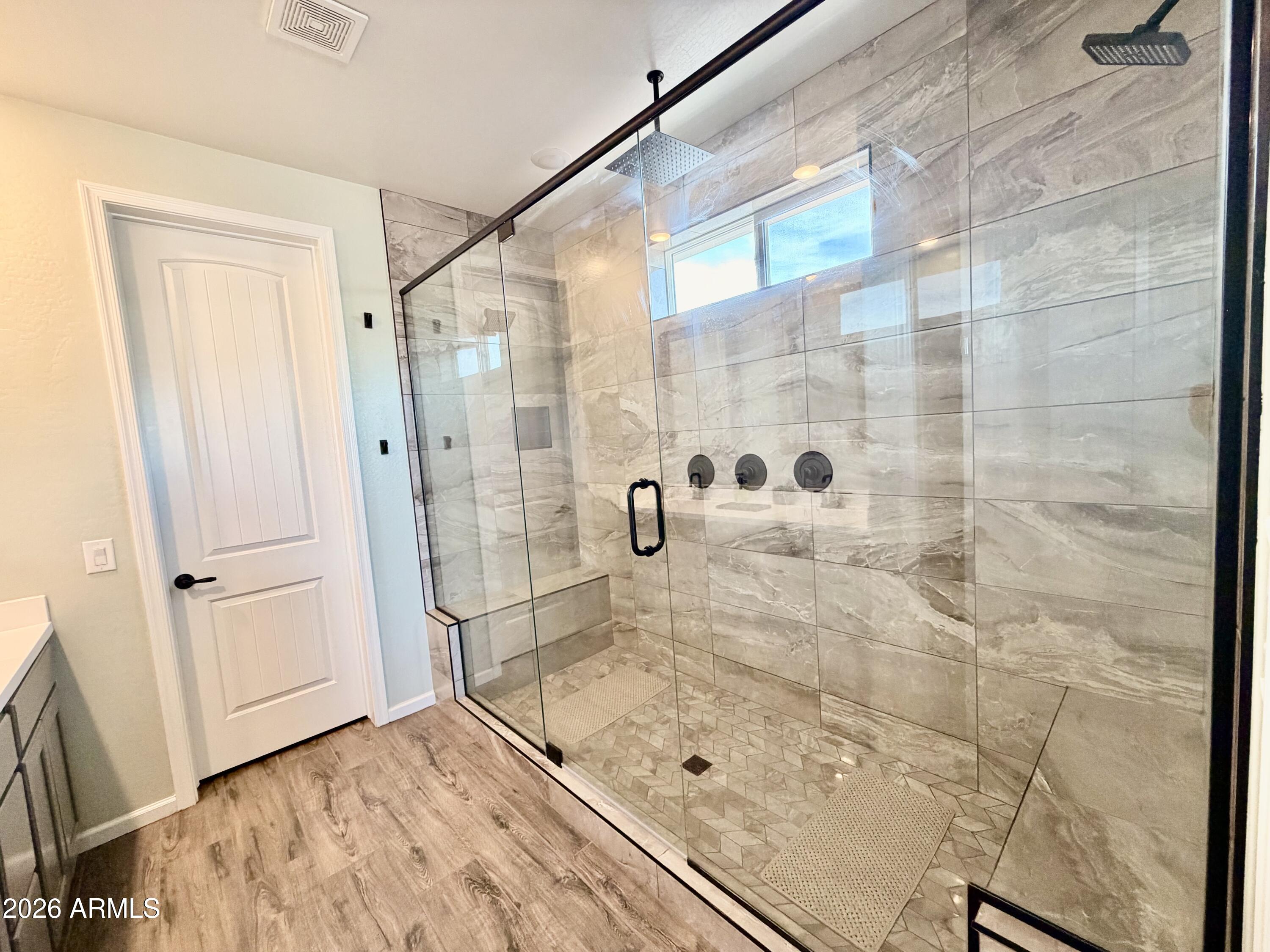 1194 E RIVERTON Place