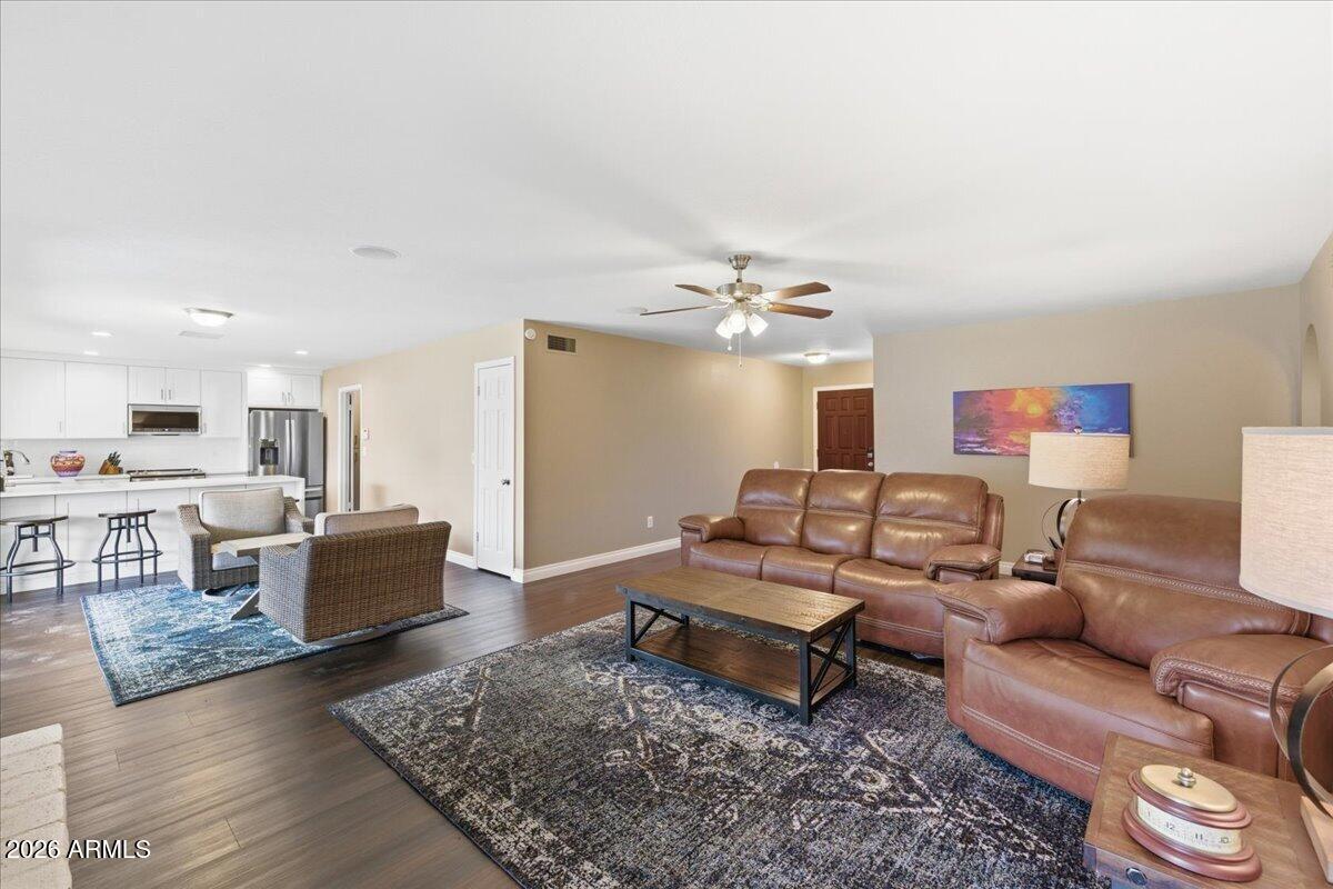 6101 E GREENWAY Lane