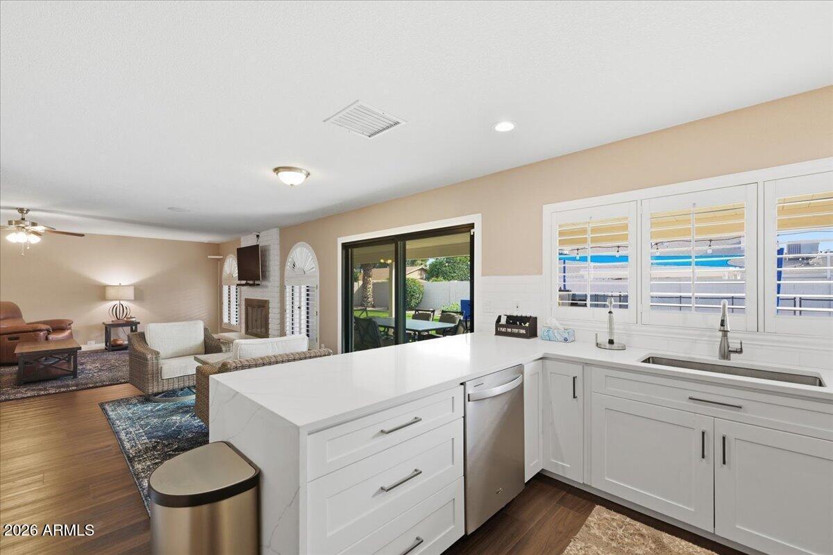 6101 E GREENWAY Lane