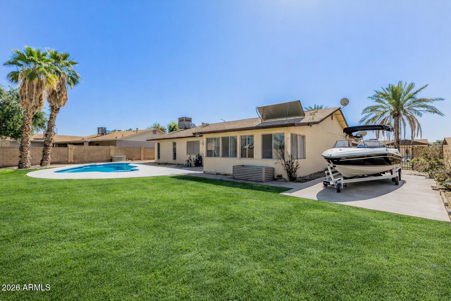 2036 E MARILYN Avenue