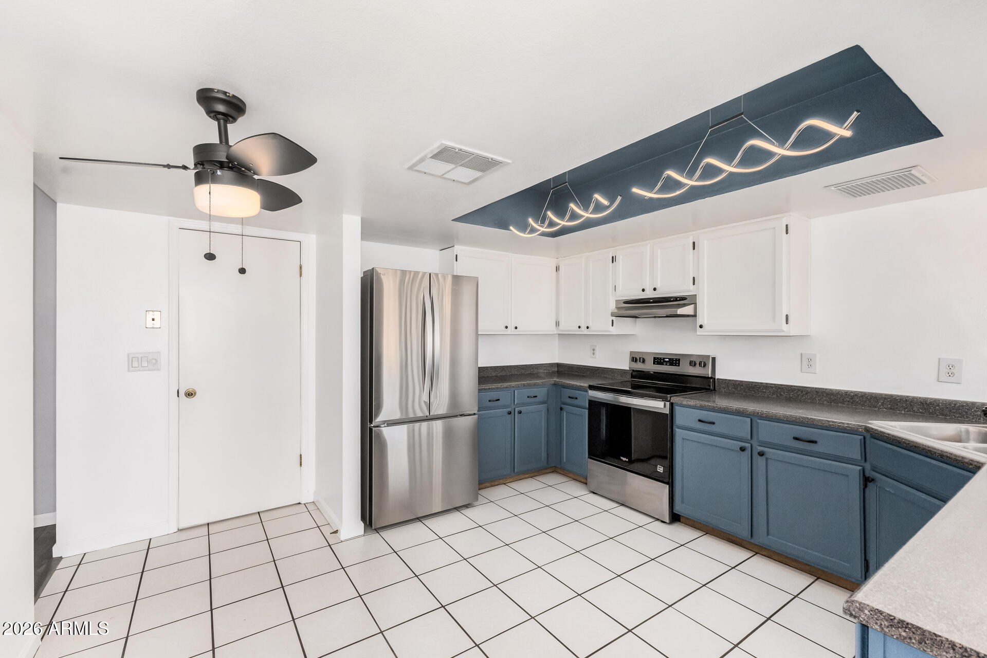 2036 E MARILYN Avenue